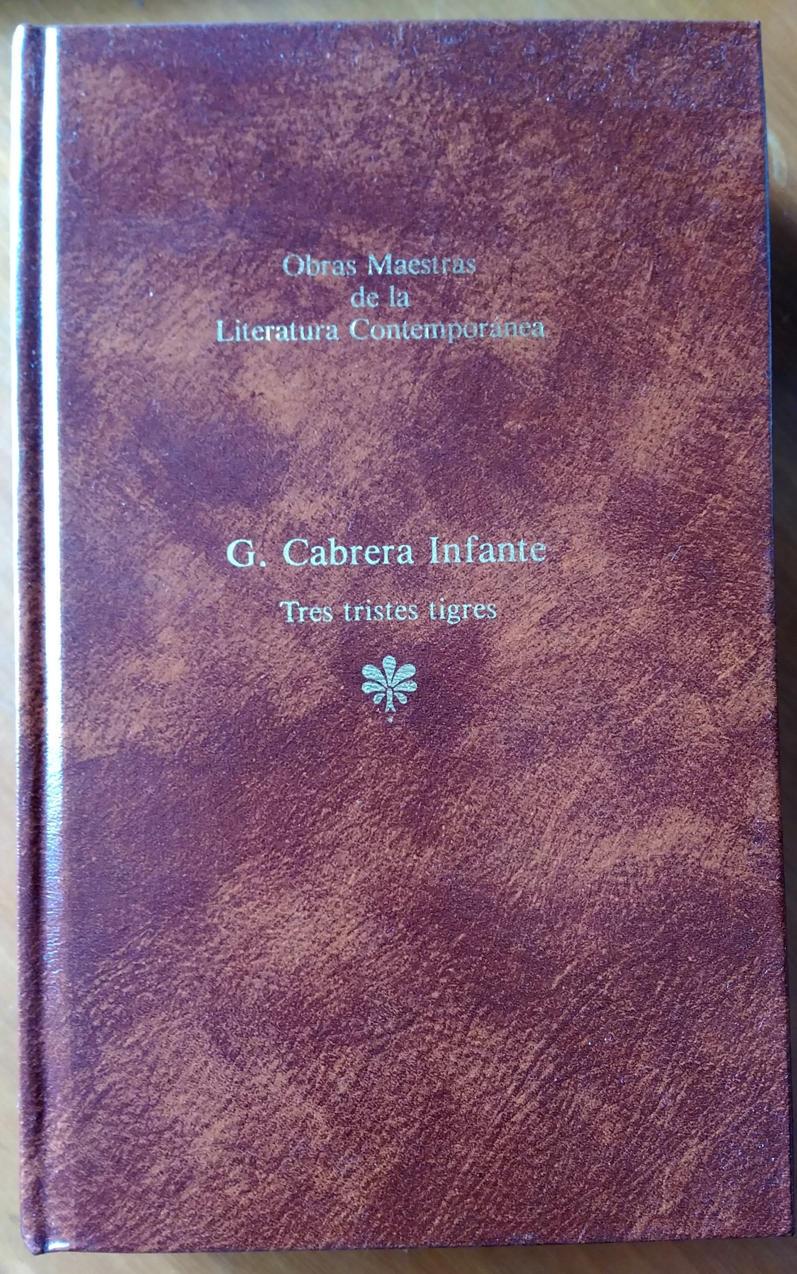 Tres tristes tigres book