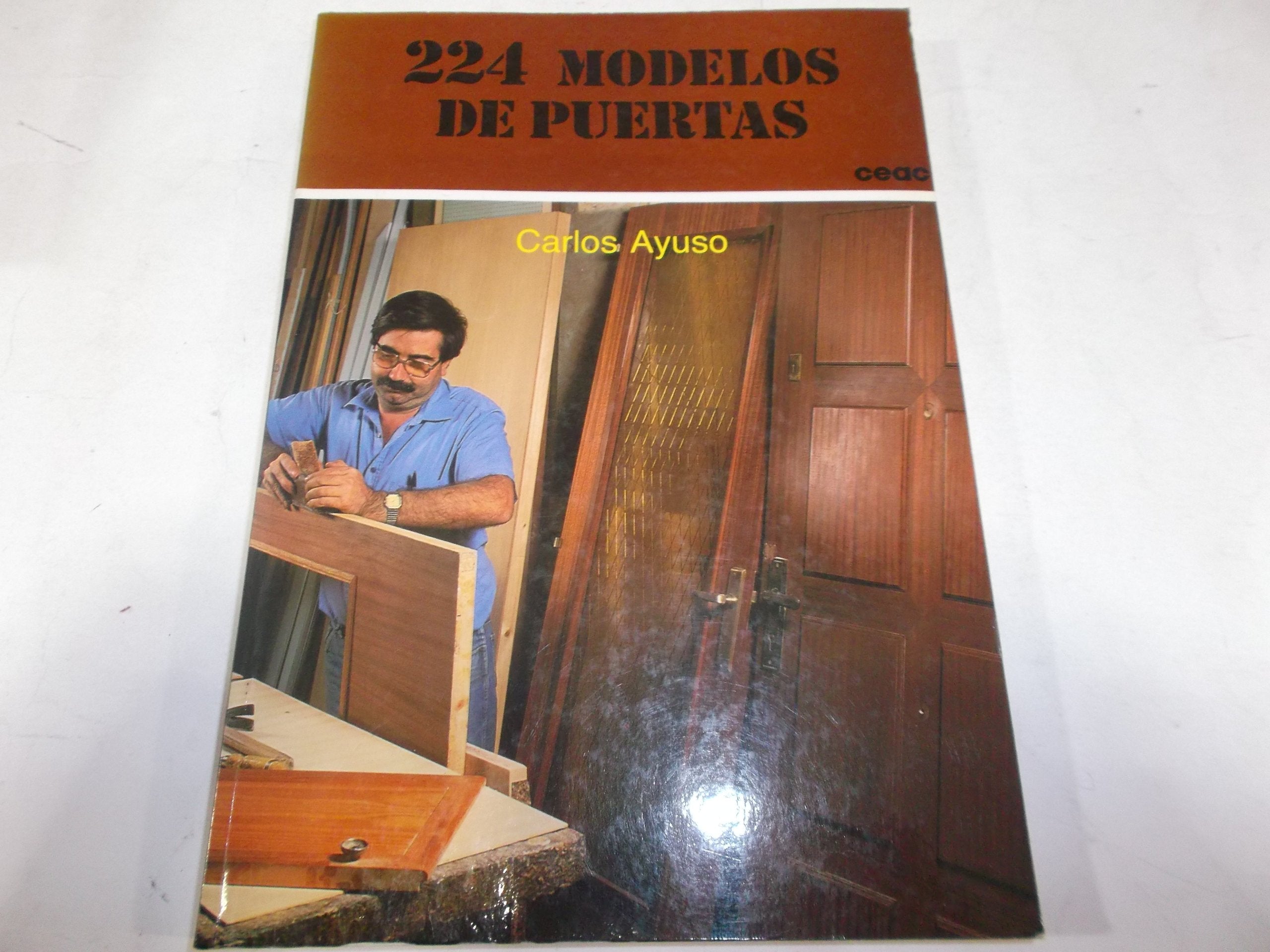 224 modelos de puertas/ 224 door models Books