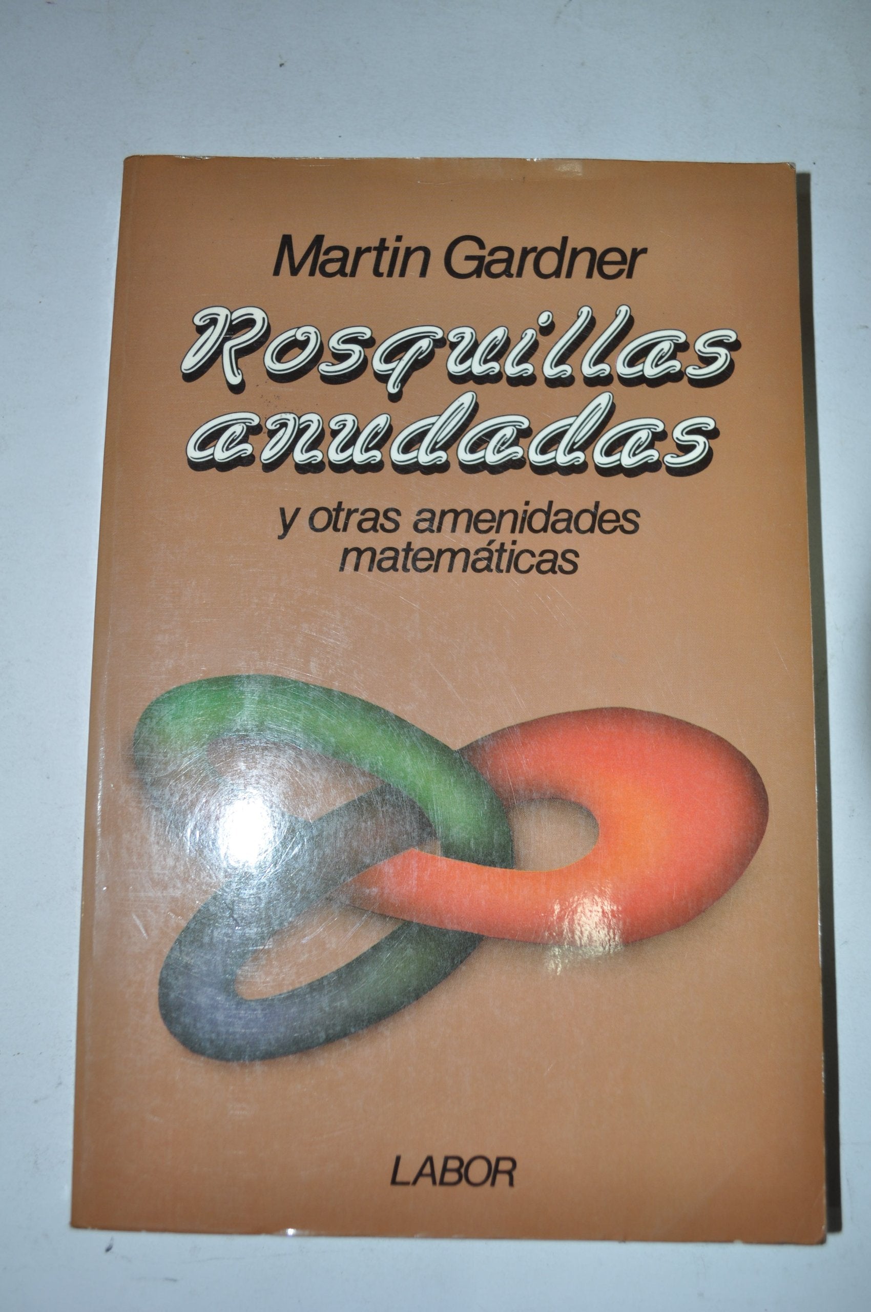 Rosquillas anudadas y otras amenidades matemáticas Books