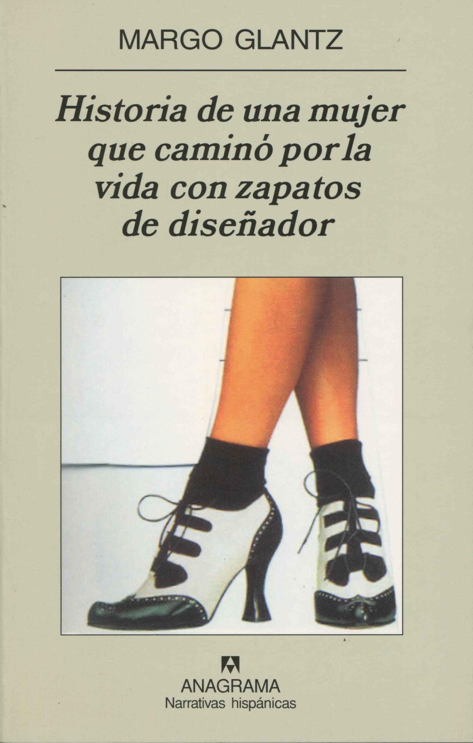 Historia de una mujer que camino por la vida con zapatos de disenador / The Story of a Woman Who Walked Through Life in Designer Shoes book