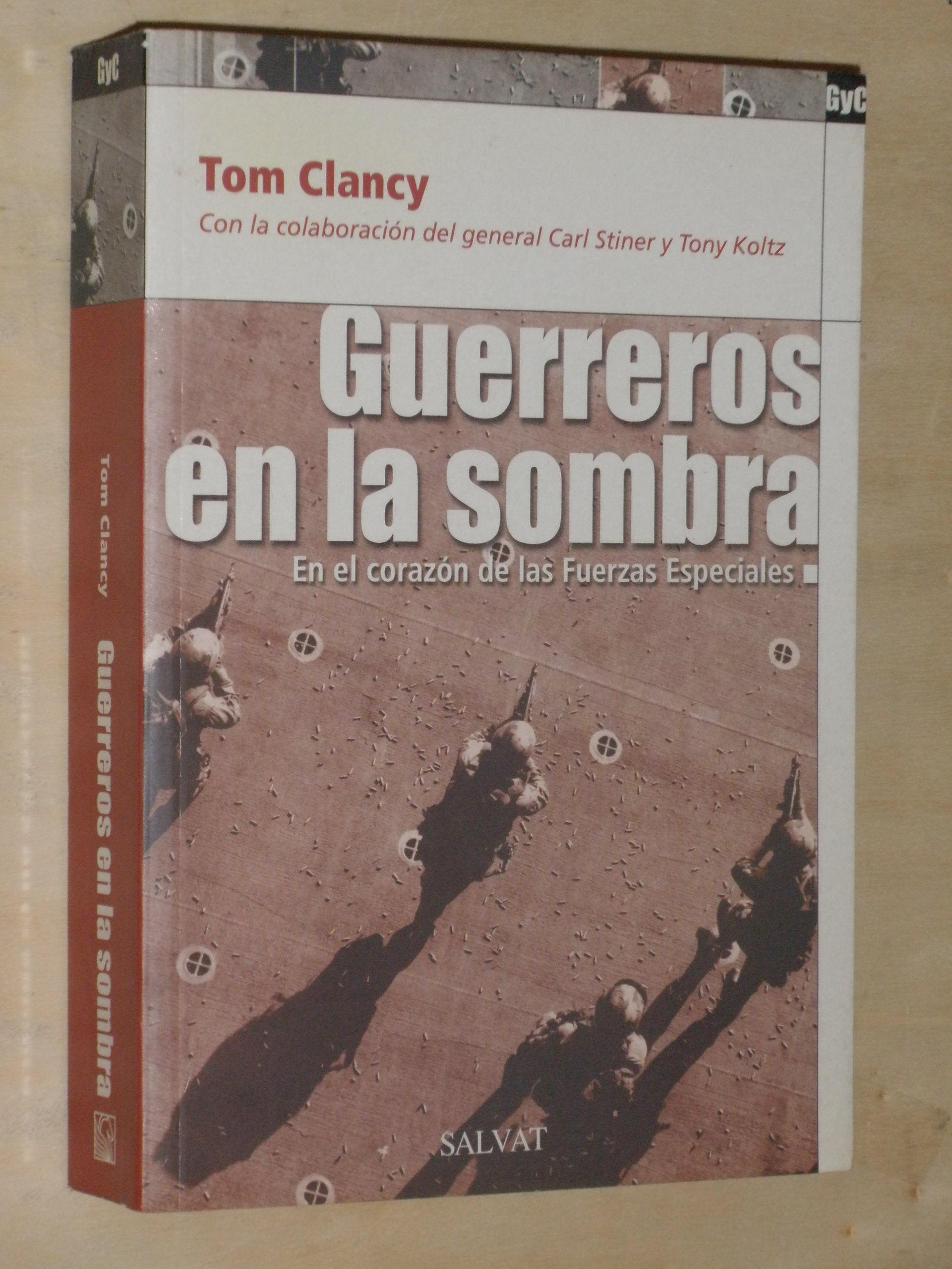 Guerreros En La Sombra / Shadow Warriors: En El Corazon De Las Fuerzas Especiales / Inside the Special Forces Politics & History