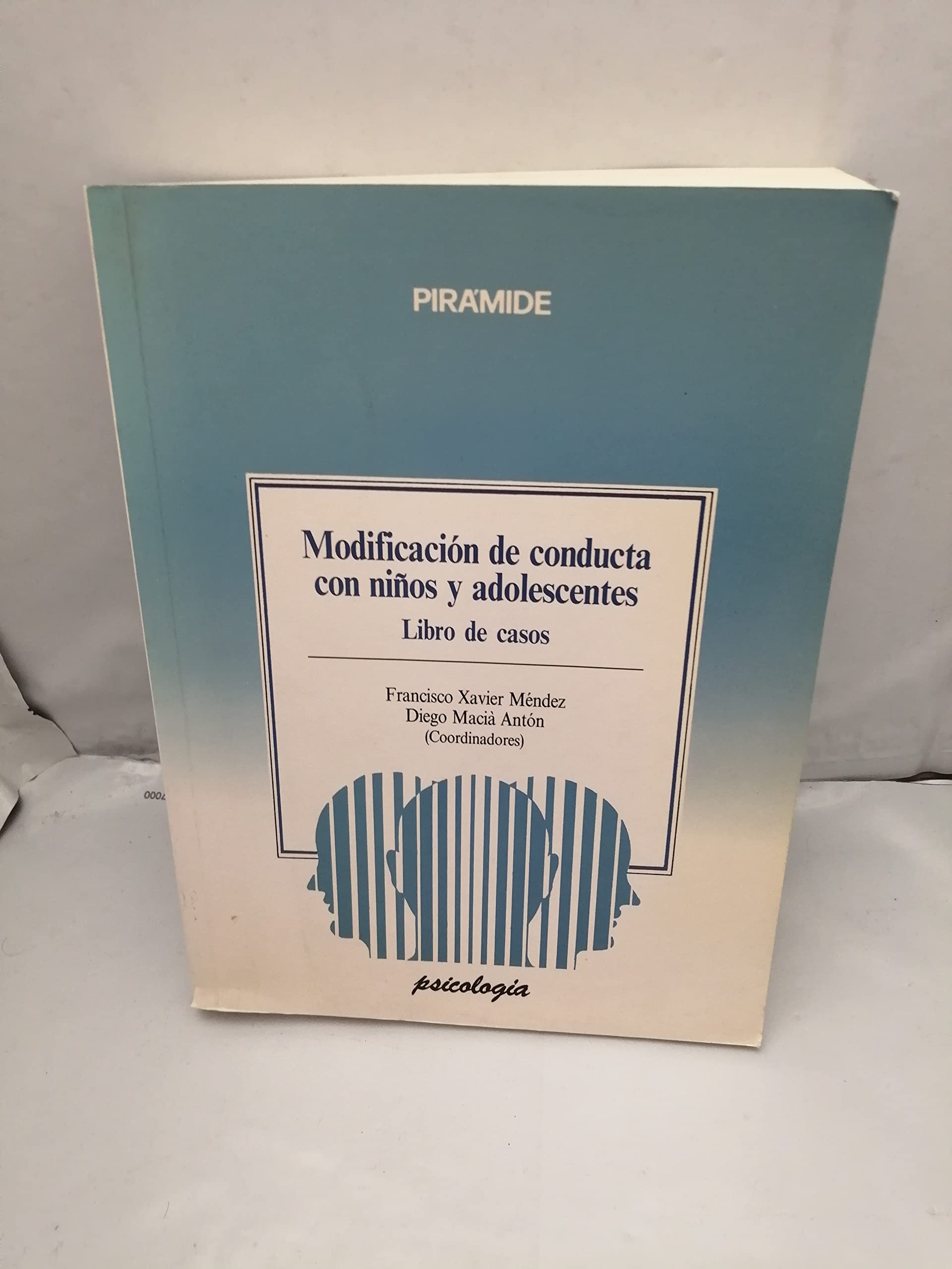Modificacion de conducta con ninos y adolescentes / Behavior Modification with Children and Adolescents: Libro De Casos book