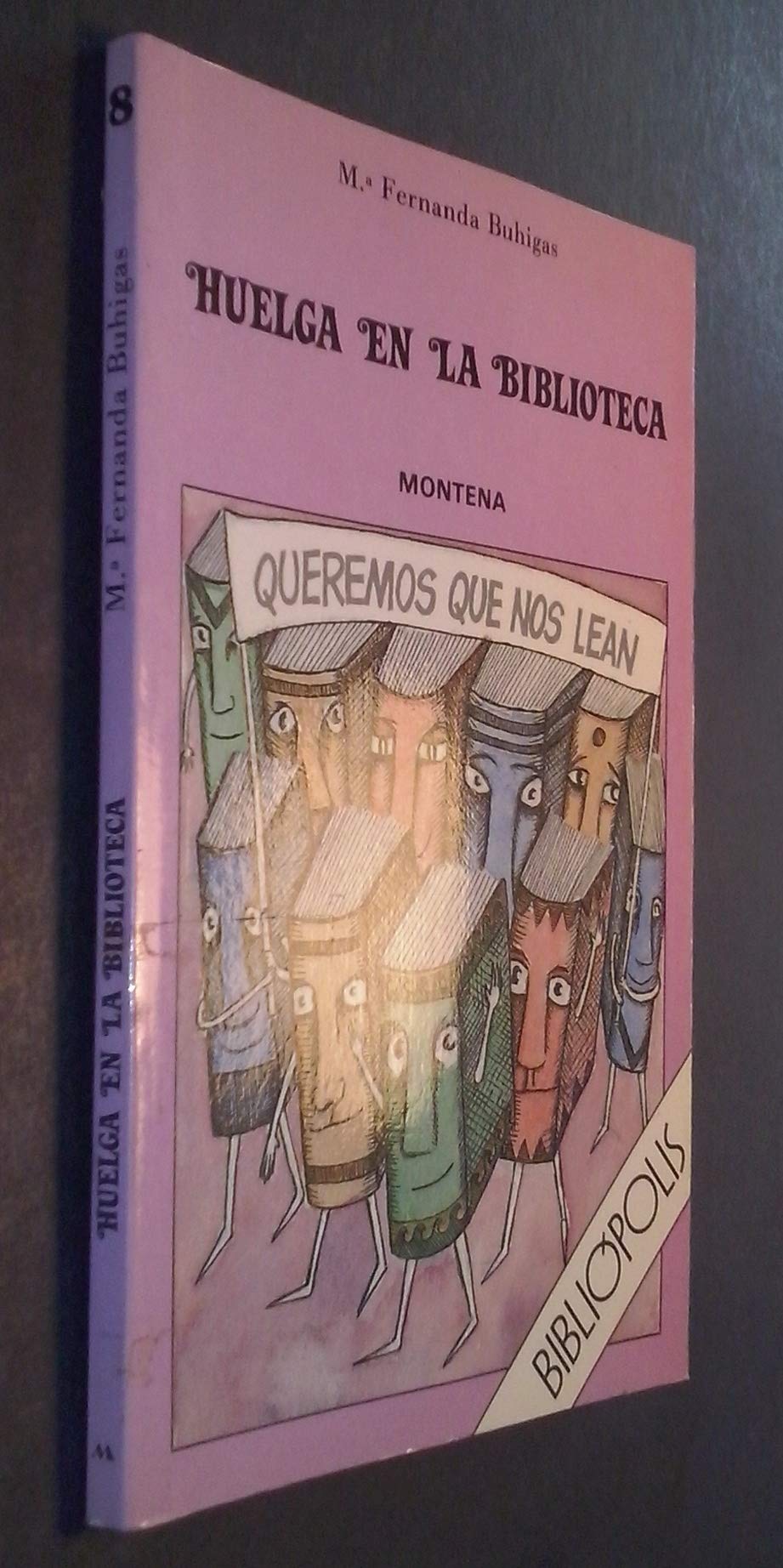 HUELGA EN LA BIBLIOTECA . VIAJE POR LOS LIBROS book