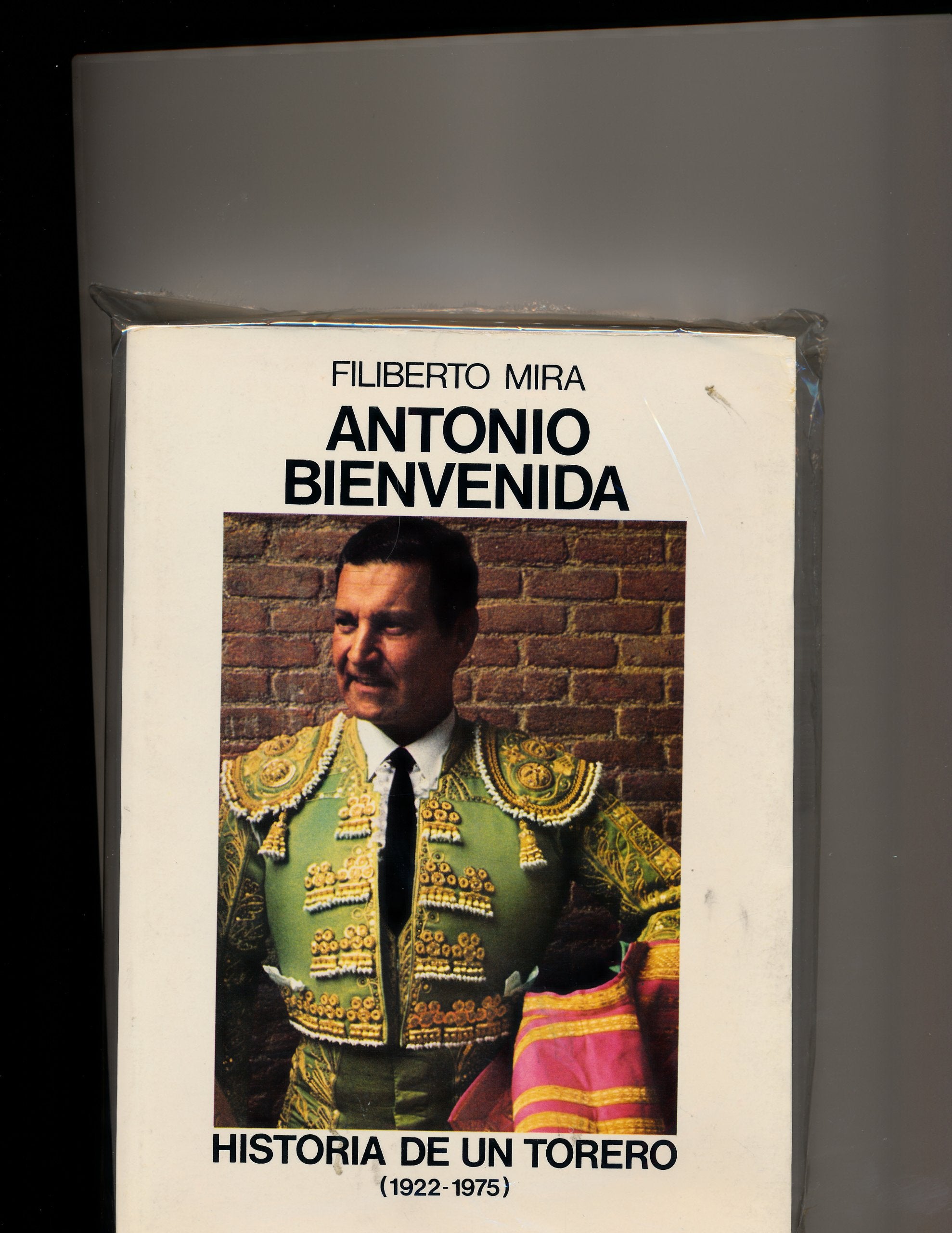 Antonio Bienvenida : historia de un torero Books
