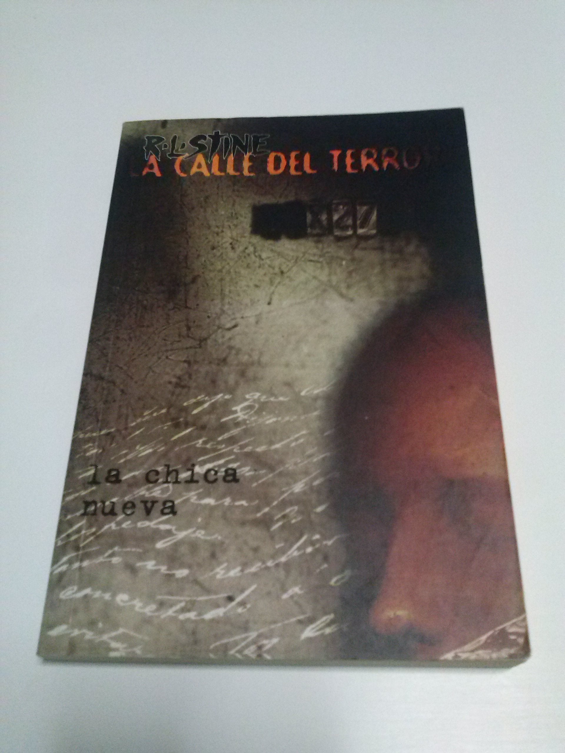 La chica nueva ("la calle del terror") book