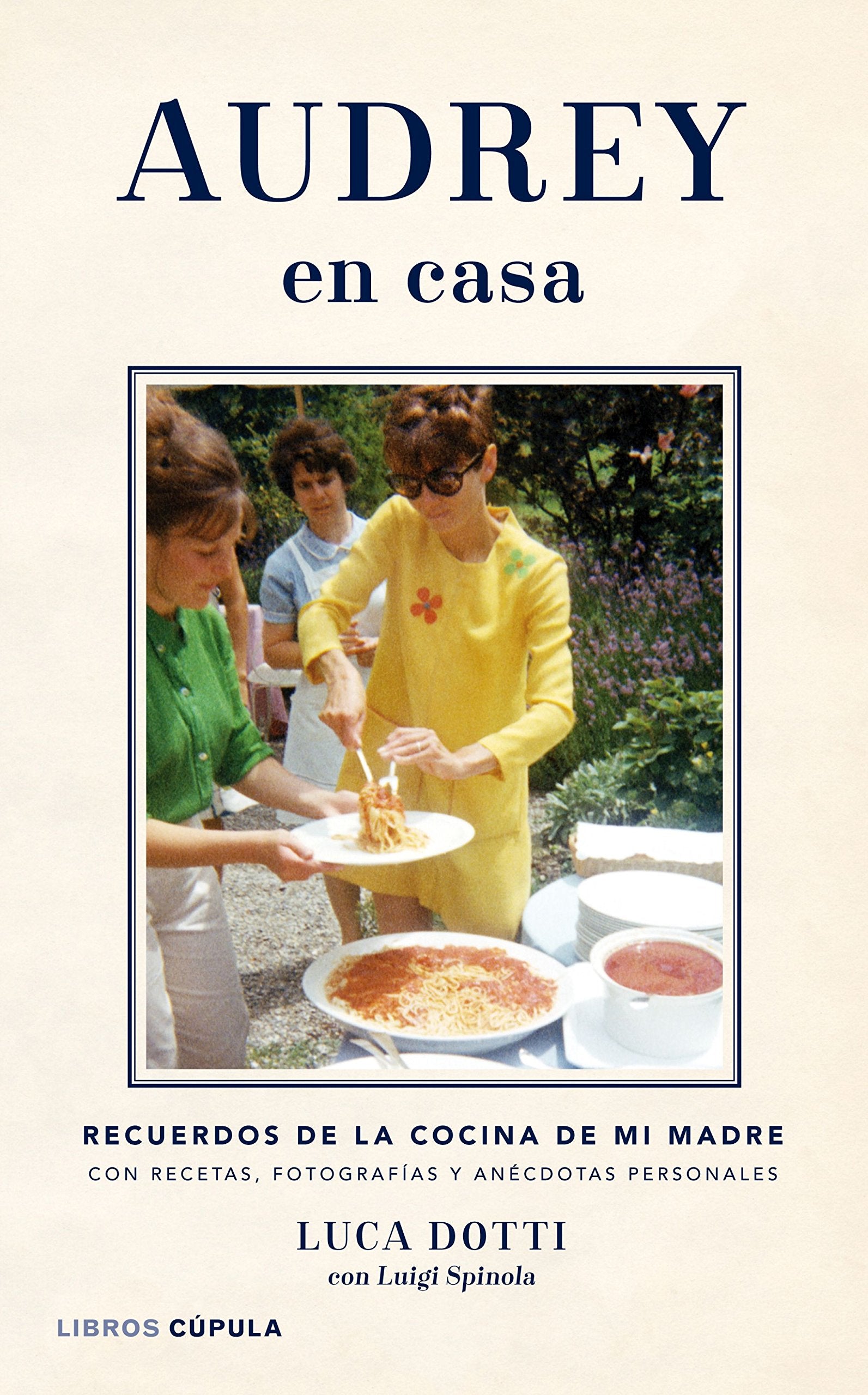 Audrey en casa: Recuerdos de la cocina de mi madre, con recetas, fotografías y anécdotas personales book