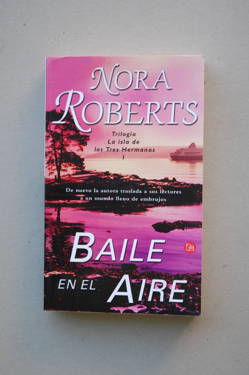 Baile En El Aire/Dance Upon the Air (Three Sisters Trilogy, Band 1) Essays & Short Stories