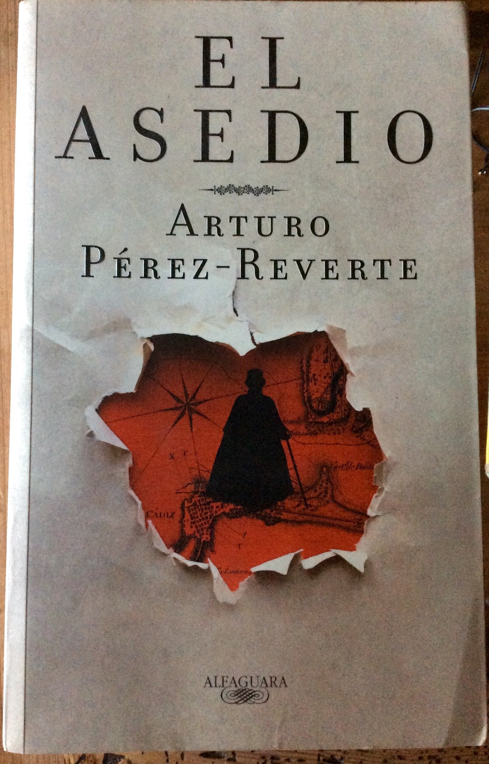 El asedio (FORMATO GRANDE) Contemporary literature