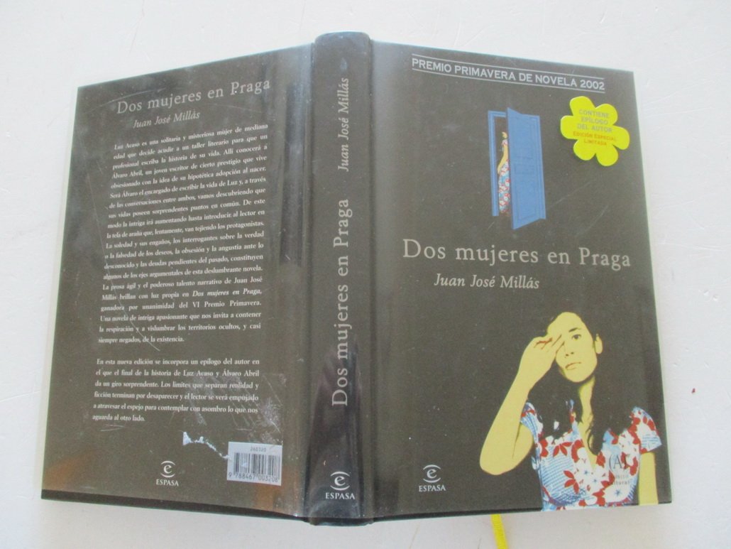 Dos mujeres en Praga (premio primavera novela 2002) (Narrativa Espasa) Books