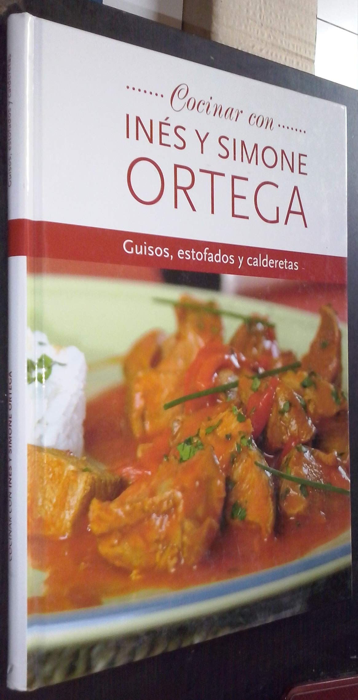 COCINAR CON INES Y SIMONE ORTEGA: GUISOS Y ESTOFADOS book