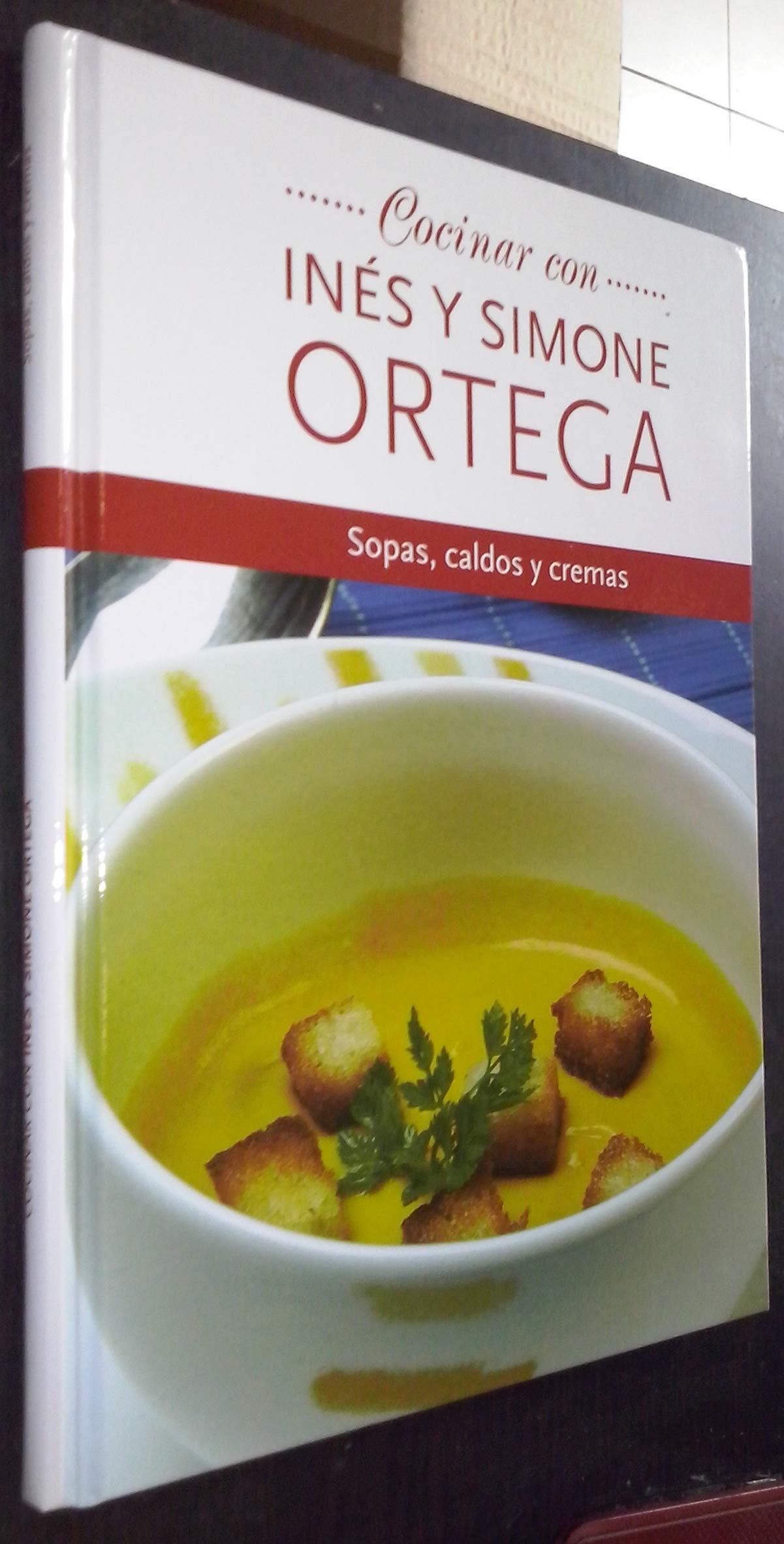 Cocinar con Inés y Simone Ortega, sopas, caldos y cremas book