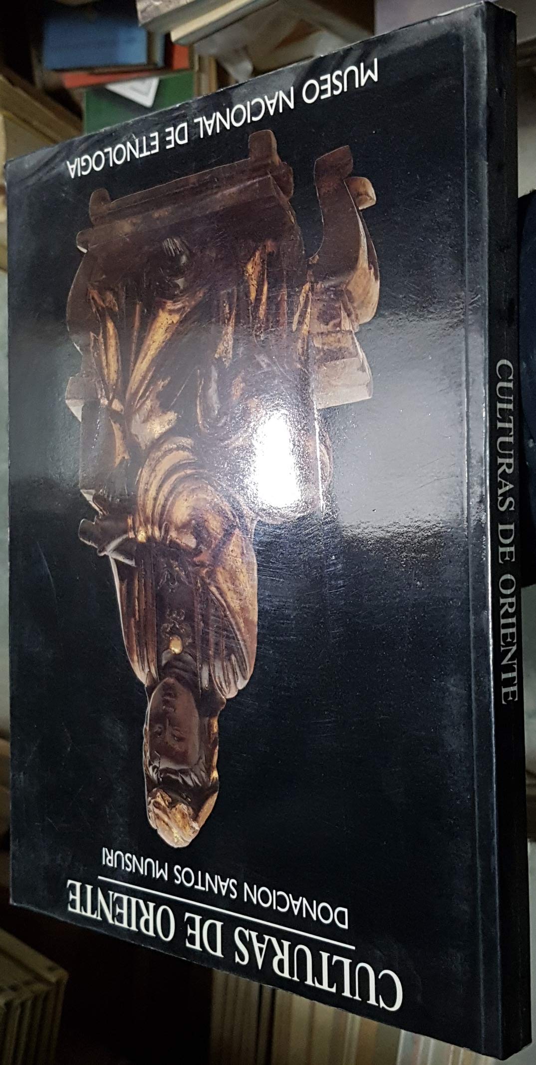 Culturas de oriente : donación Santos Munsuri : Museo Nacional de Etnología 1990 book
