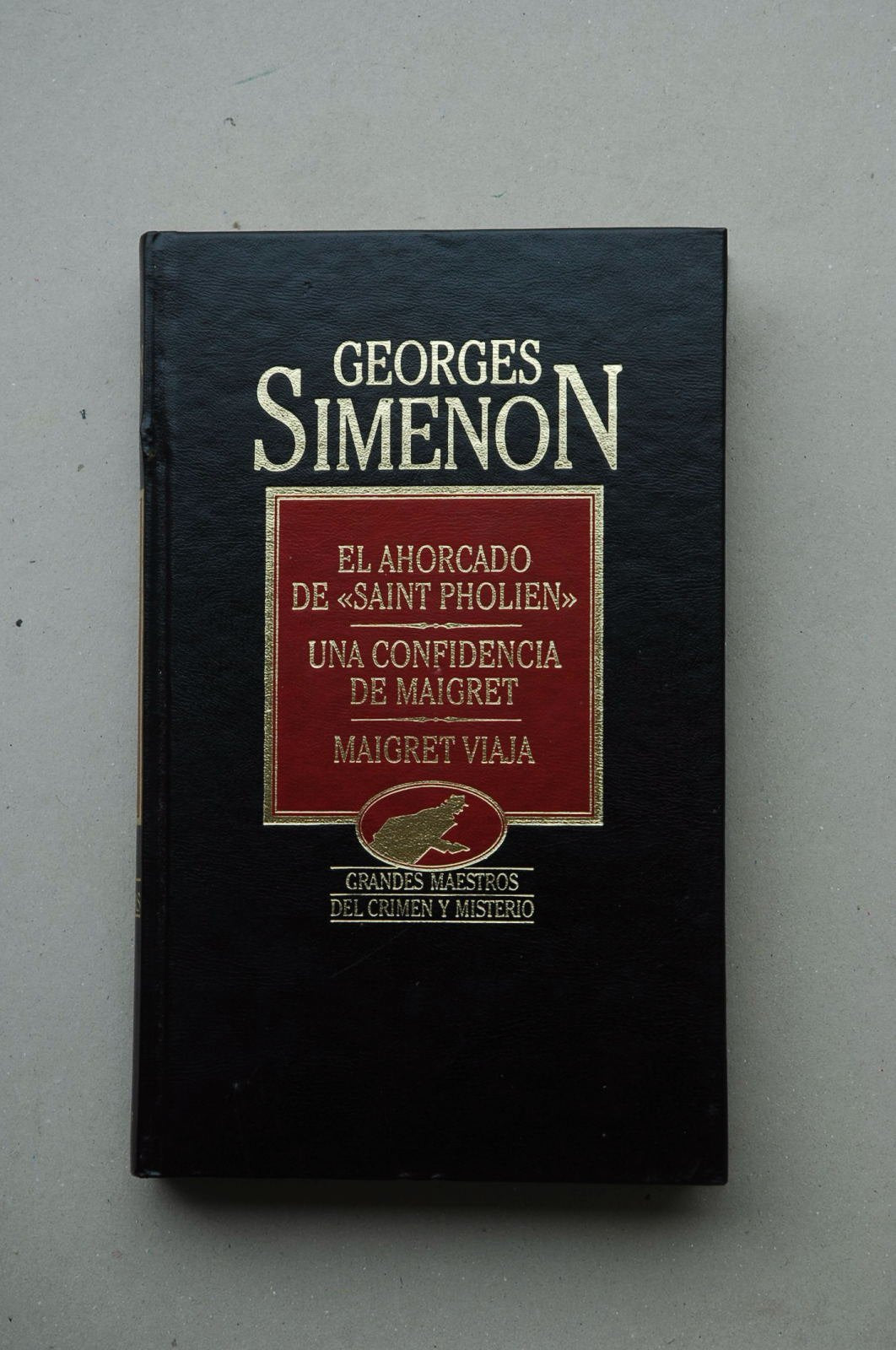 El ahorcado de "Saint-Pholien": Una confidencia de Maigret ; Maigret viaja book
