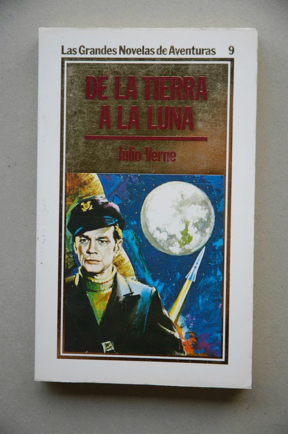 De la tierra a la luna Books