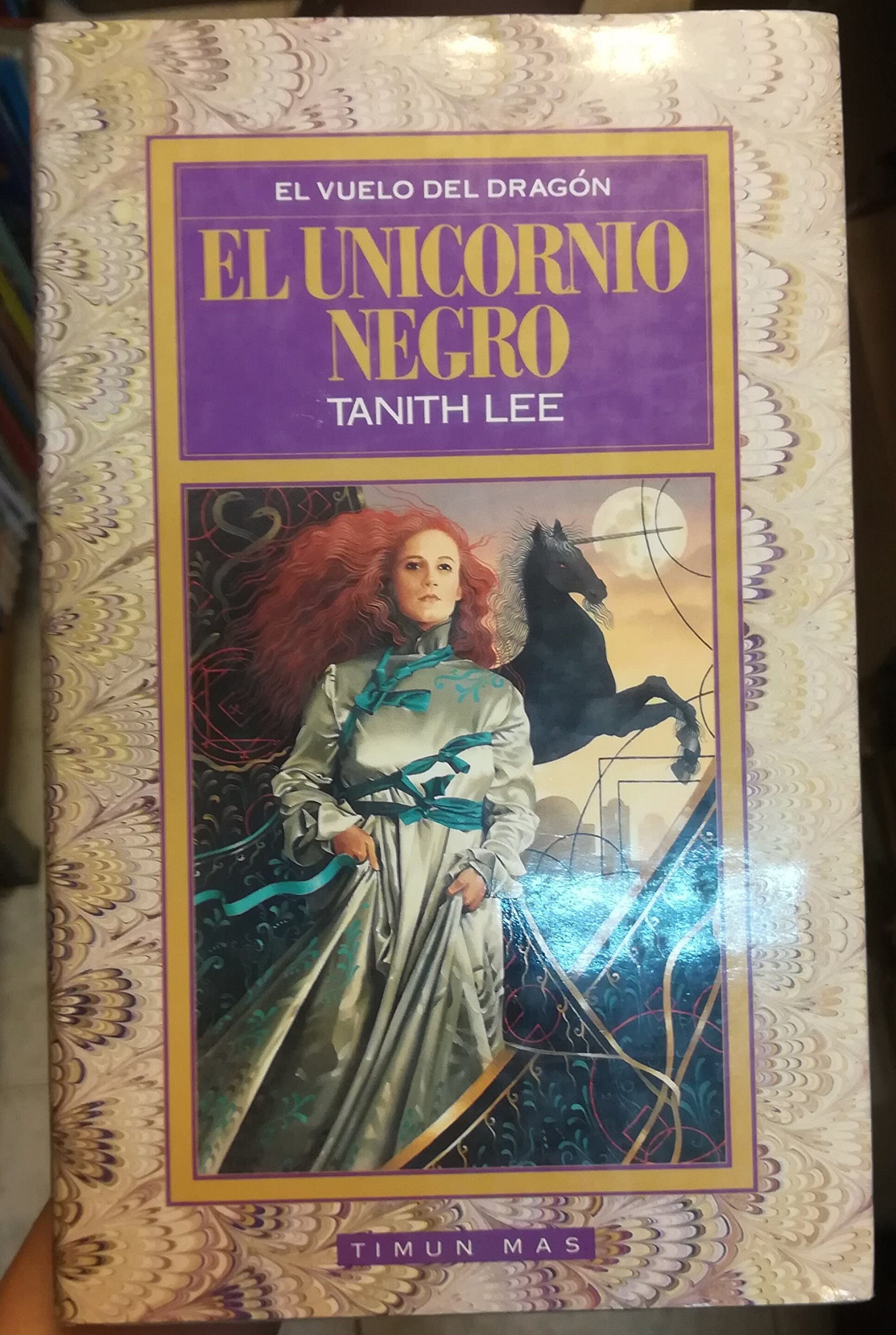 Vuelo del dragon, el. t.3. el unicornio negro book