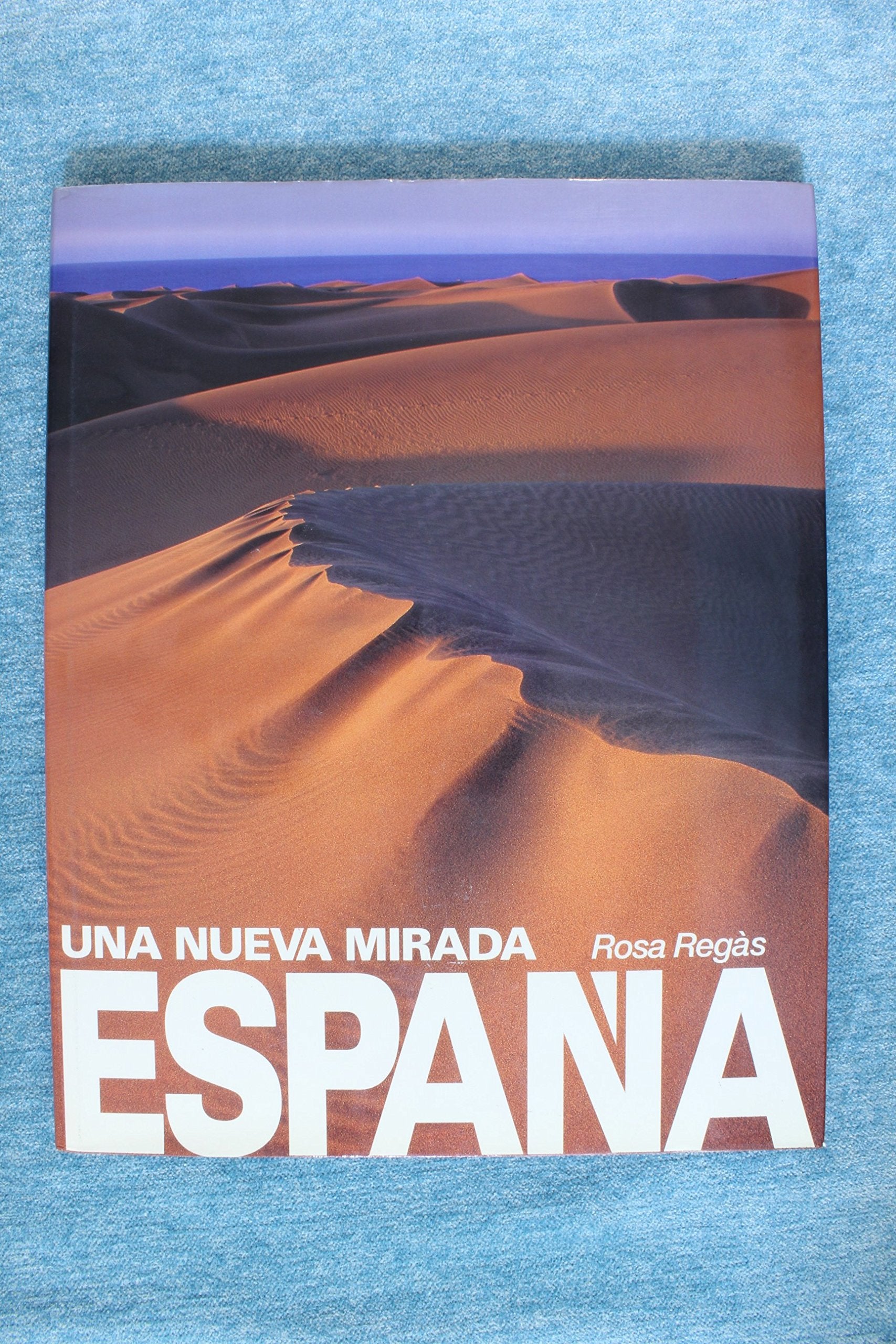 Espana/ Spain: Una Nueva Mirada/ a New Look book