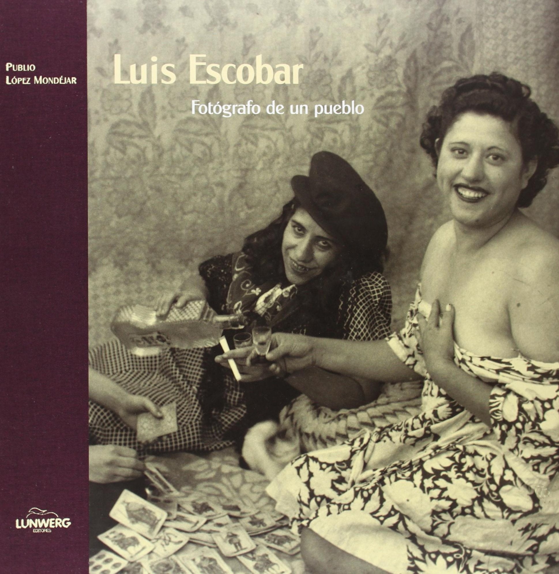 Luis Escobar: Fotografo de Un Pueblo book