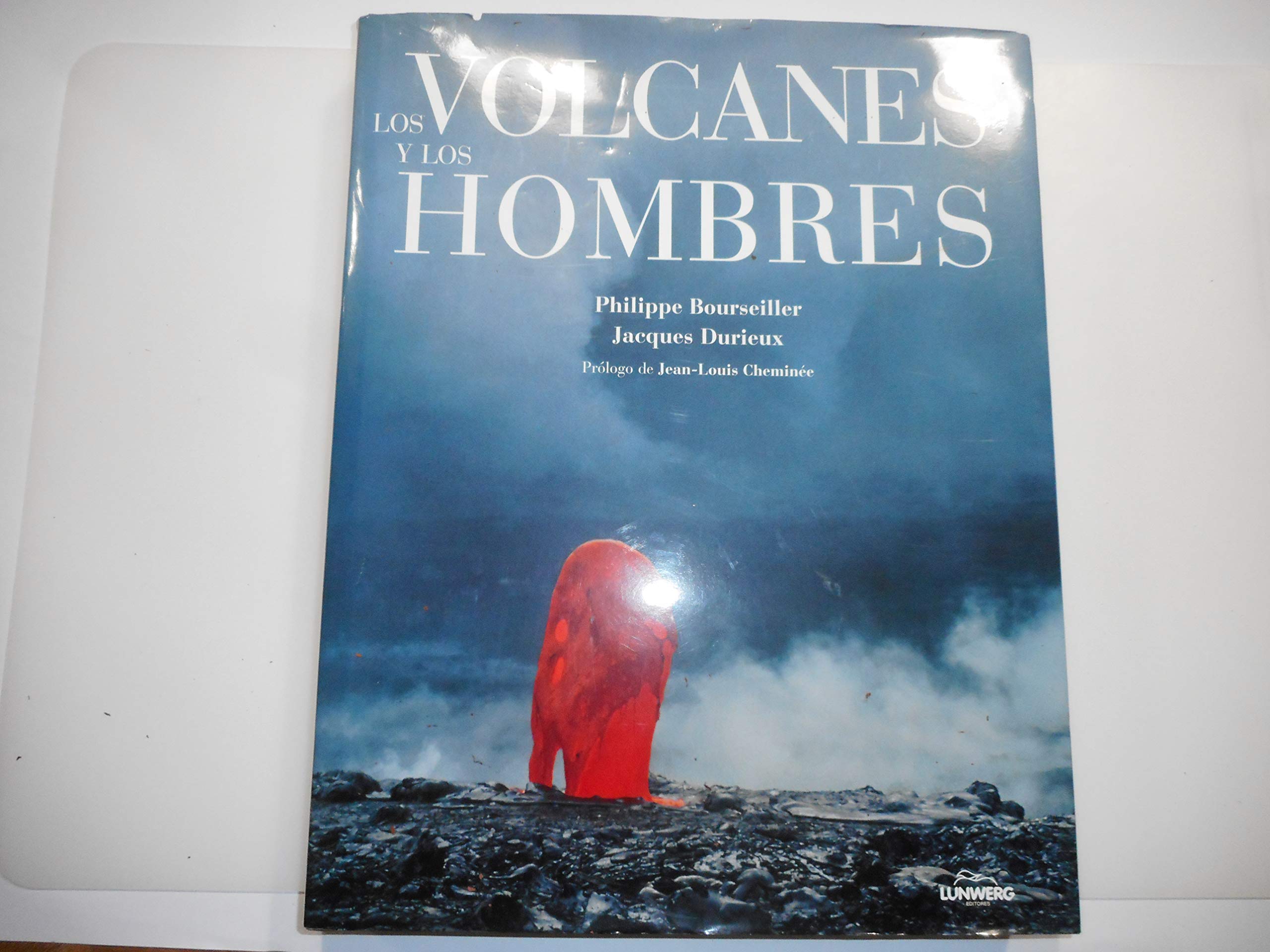 Los Volcanes Y Los Hombres/ the Volcanoes and the Mans book