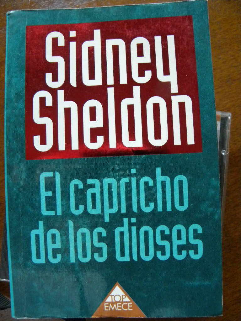 Un Extrano En El Espejo / A Stranger in the Mirror Contemporary literature