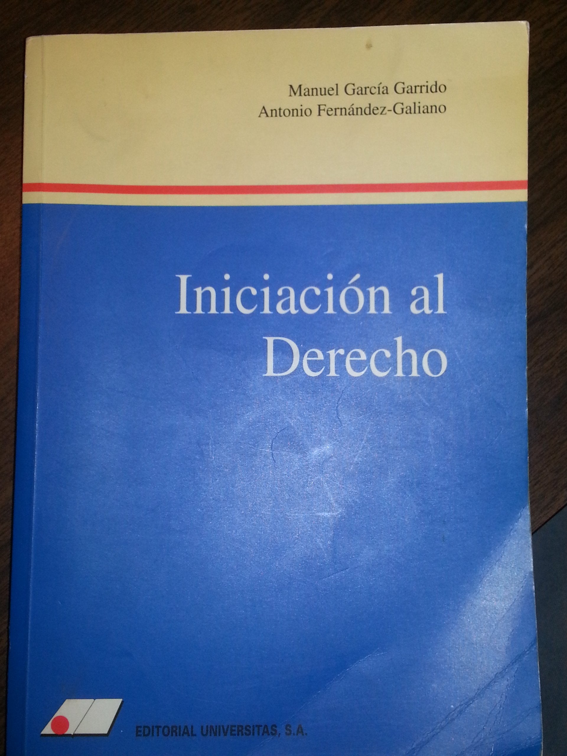 Iniciación al derecho Books