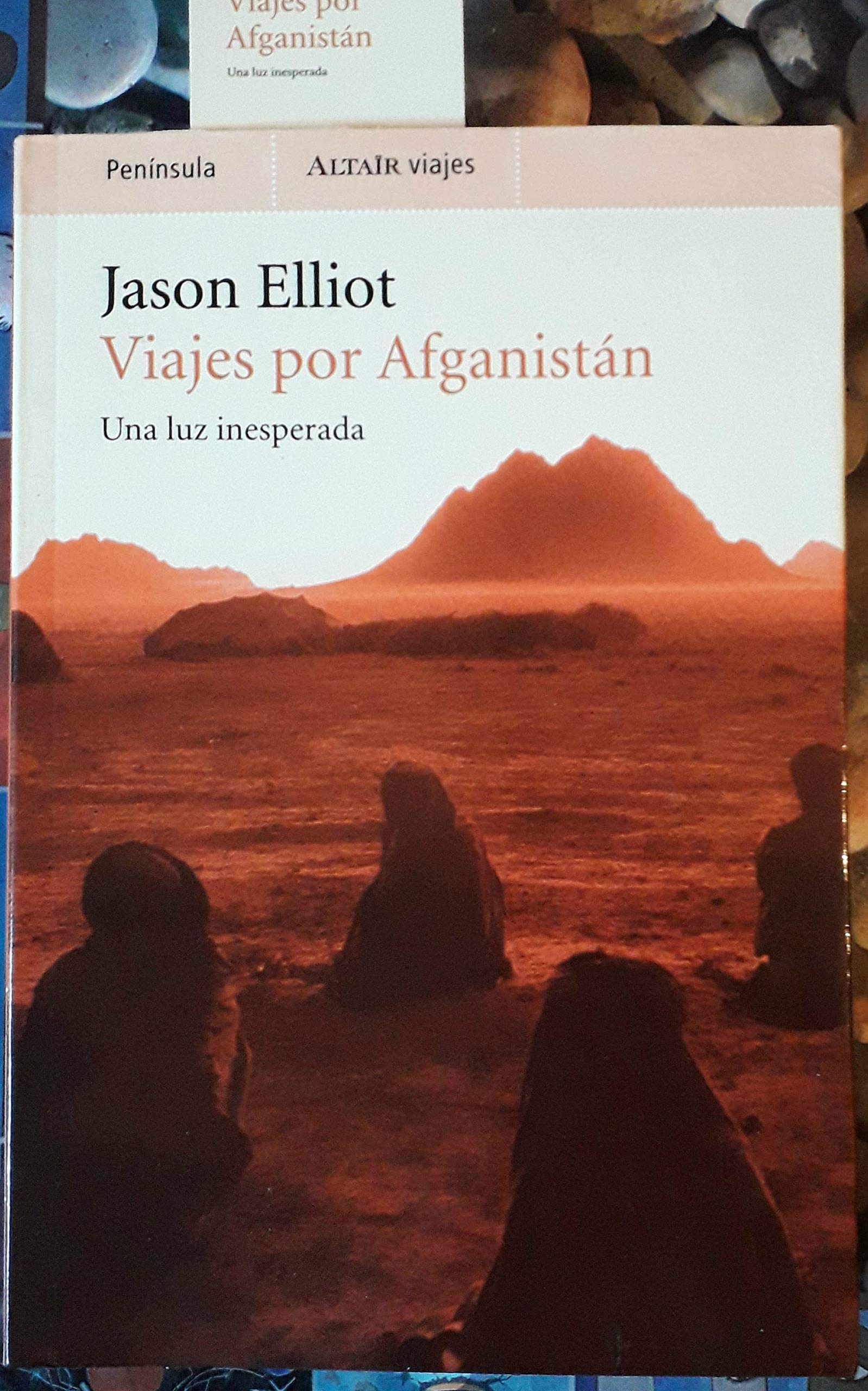 Una luz inesperada: Viajes por Afganistán book
