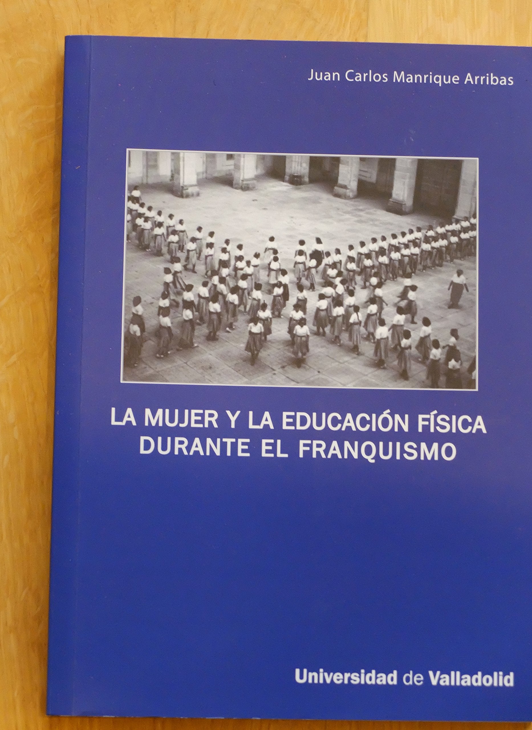 La mujer y la educación física durante el franquismo book