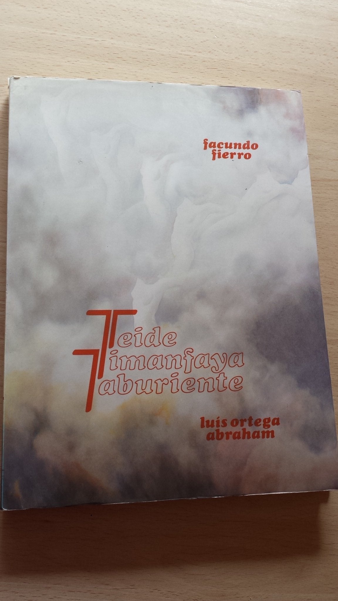 FACUNDO FIERRO: TEIDE TIMANFAYA TABURIENTE. POEMA DEL VOLCÁN book
