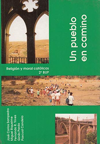 Un pueblo en camino Books