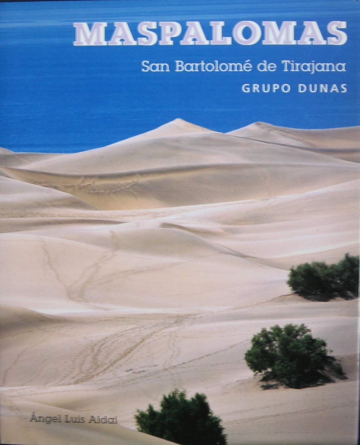 Maspalomas. San Bartolome de Tirajana. Grupo Dunas. 4°. OPpbd mit Schutzumschlag.good condition. dreisprachig Spanisch/English/Deutsch. - 156 S. (pages) Books