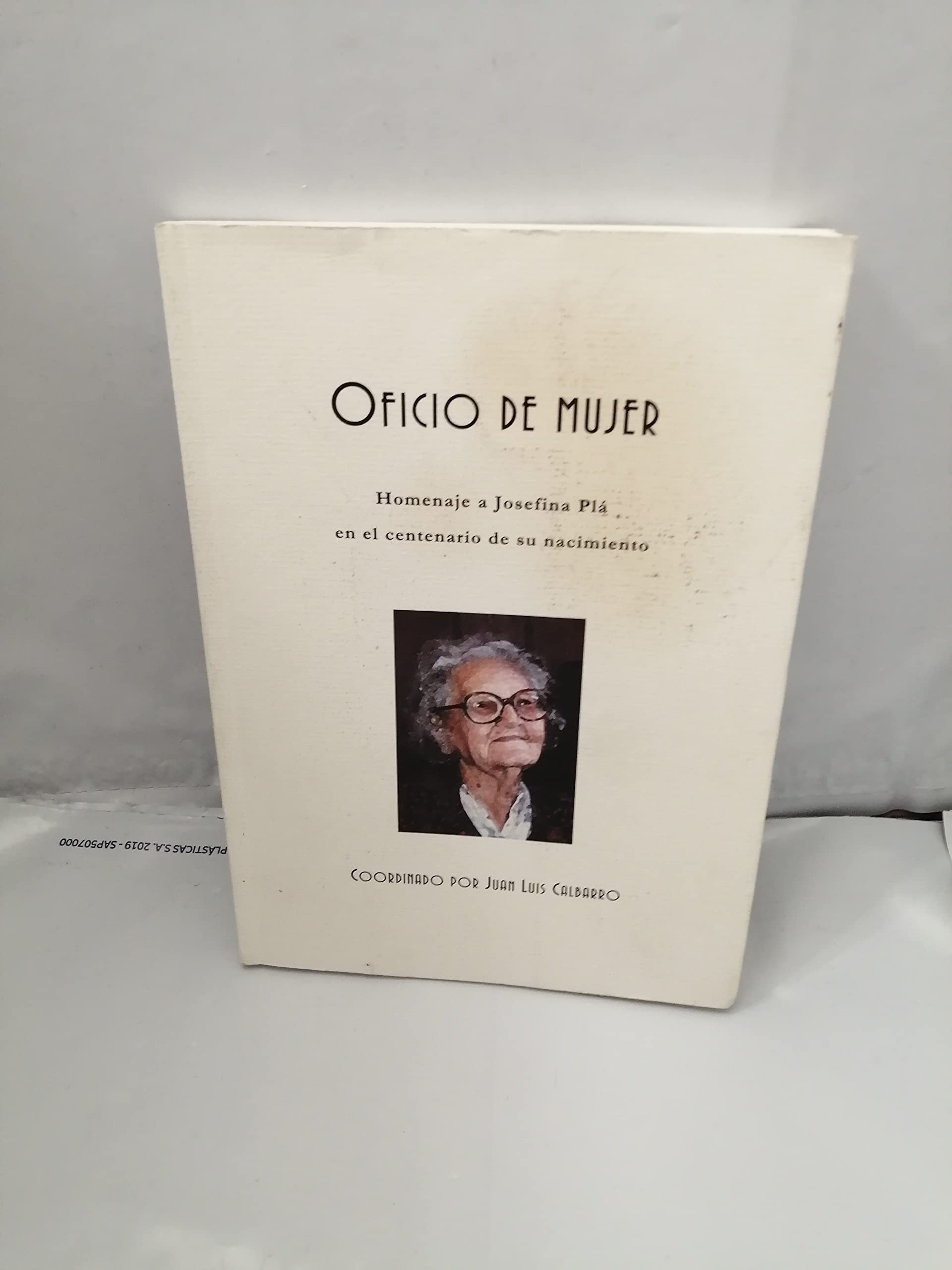 Oficio de mujer: homenaje a Josefina pla en el centenario de su nacimiento book