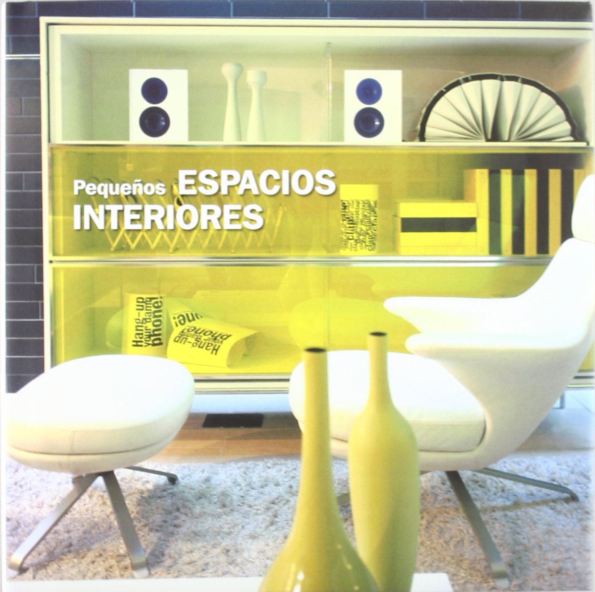 Paredes Benítez, C: Pequeños espacios interiores = Pequenos Architecture
