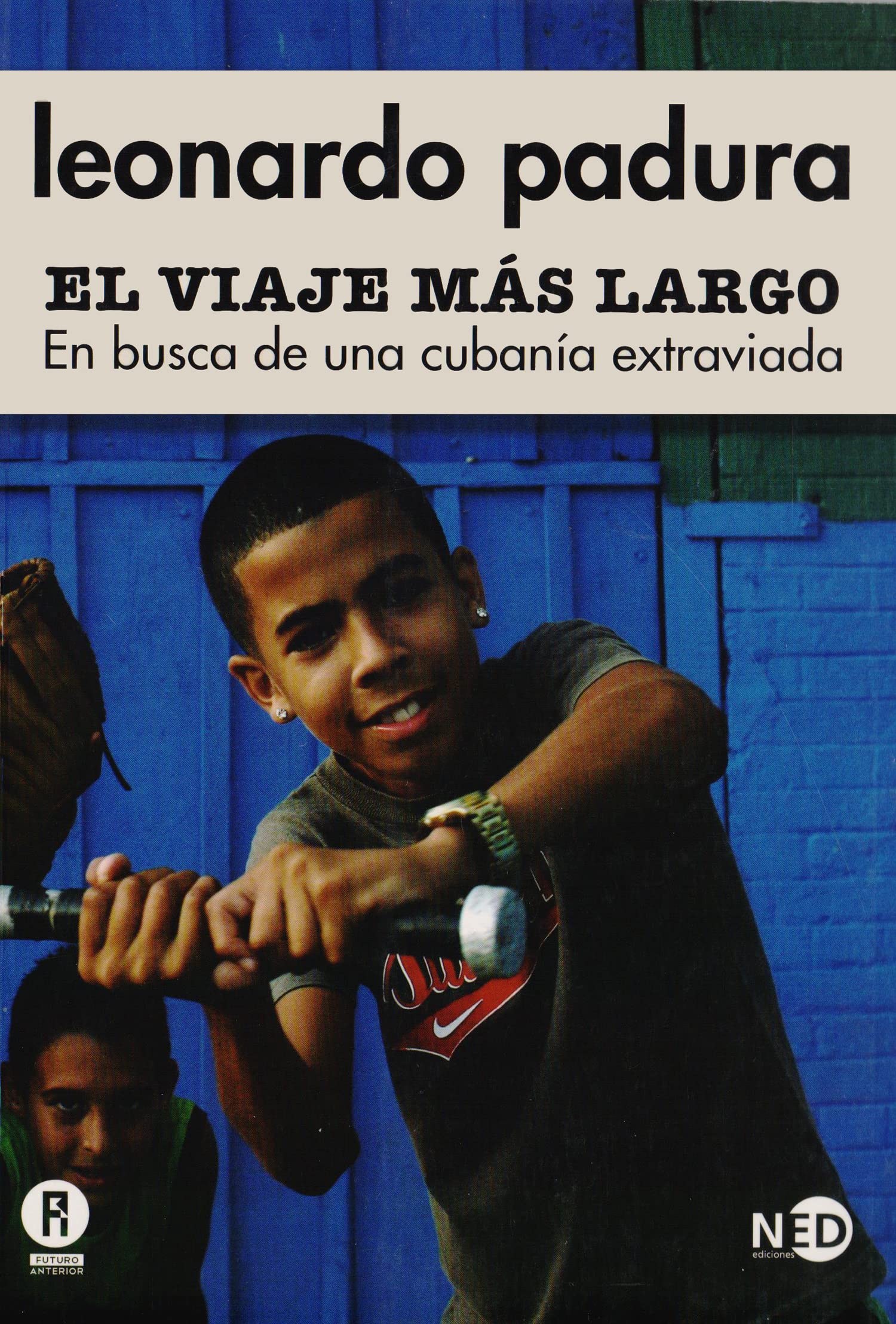 Padura, L: Viaje más largo : en busca de una cubanía extravi Media & Communication