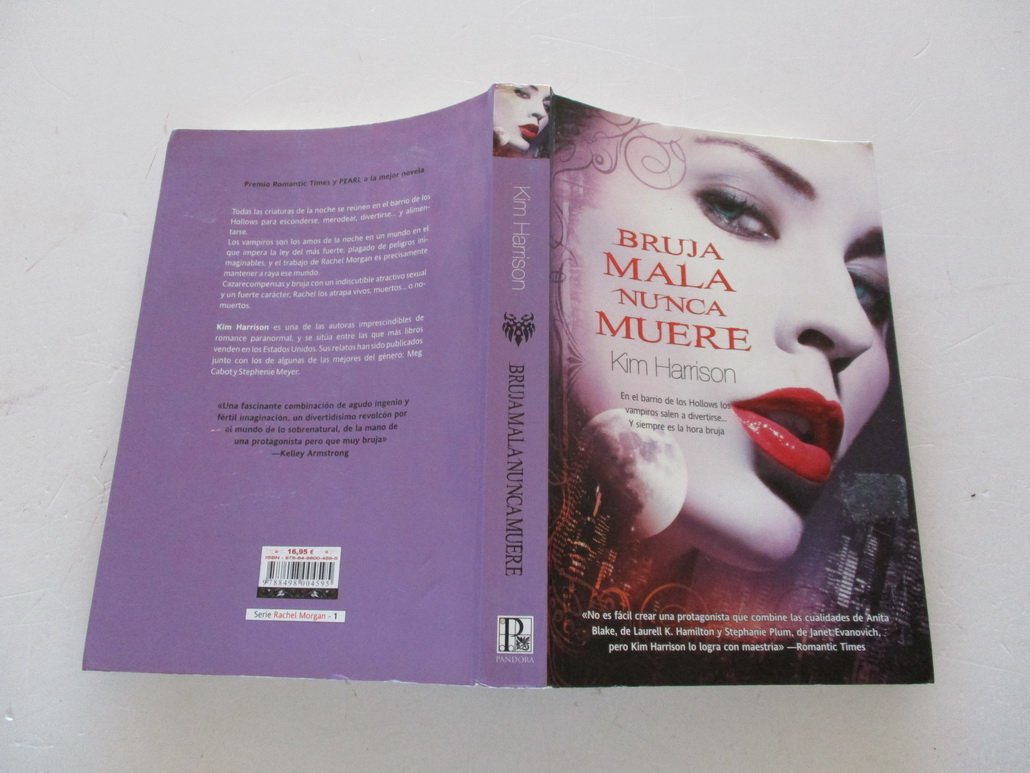 Bruja mala nunca muere/ Wicked Witch Never Die book