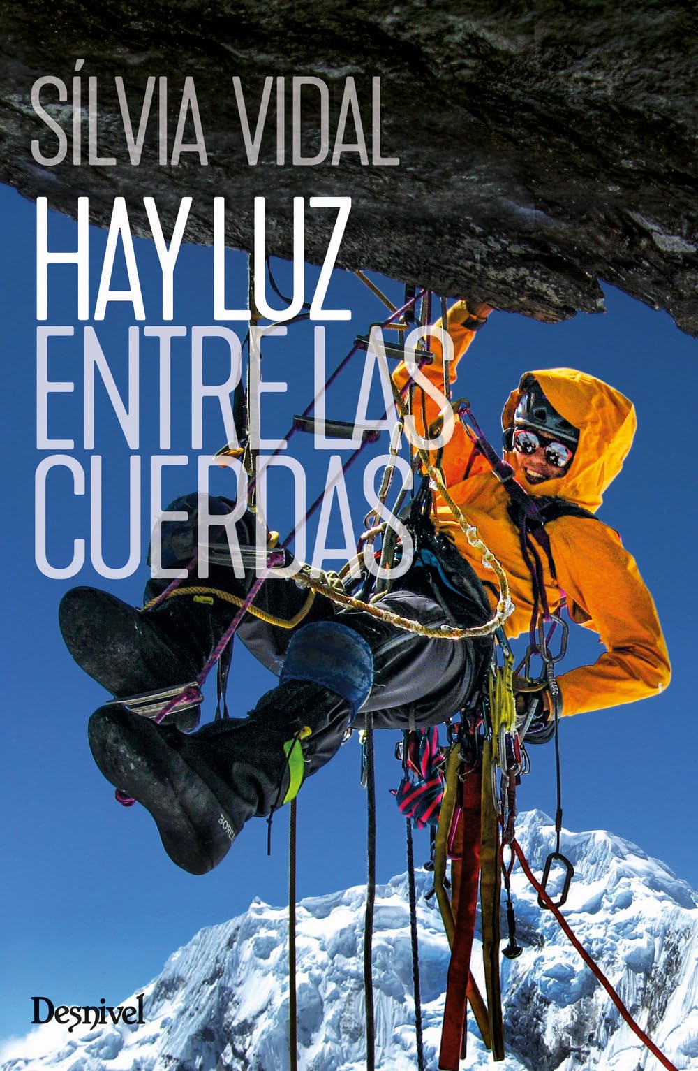 Hay luz entre las cuerdas (Literatura Desnivel) Politics & Society