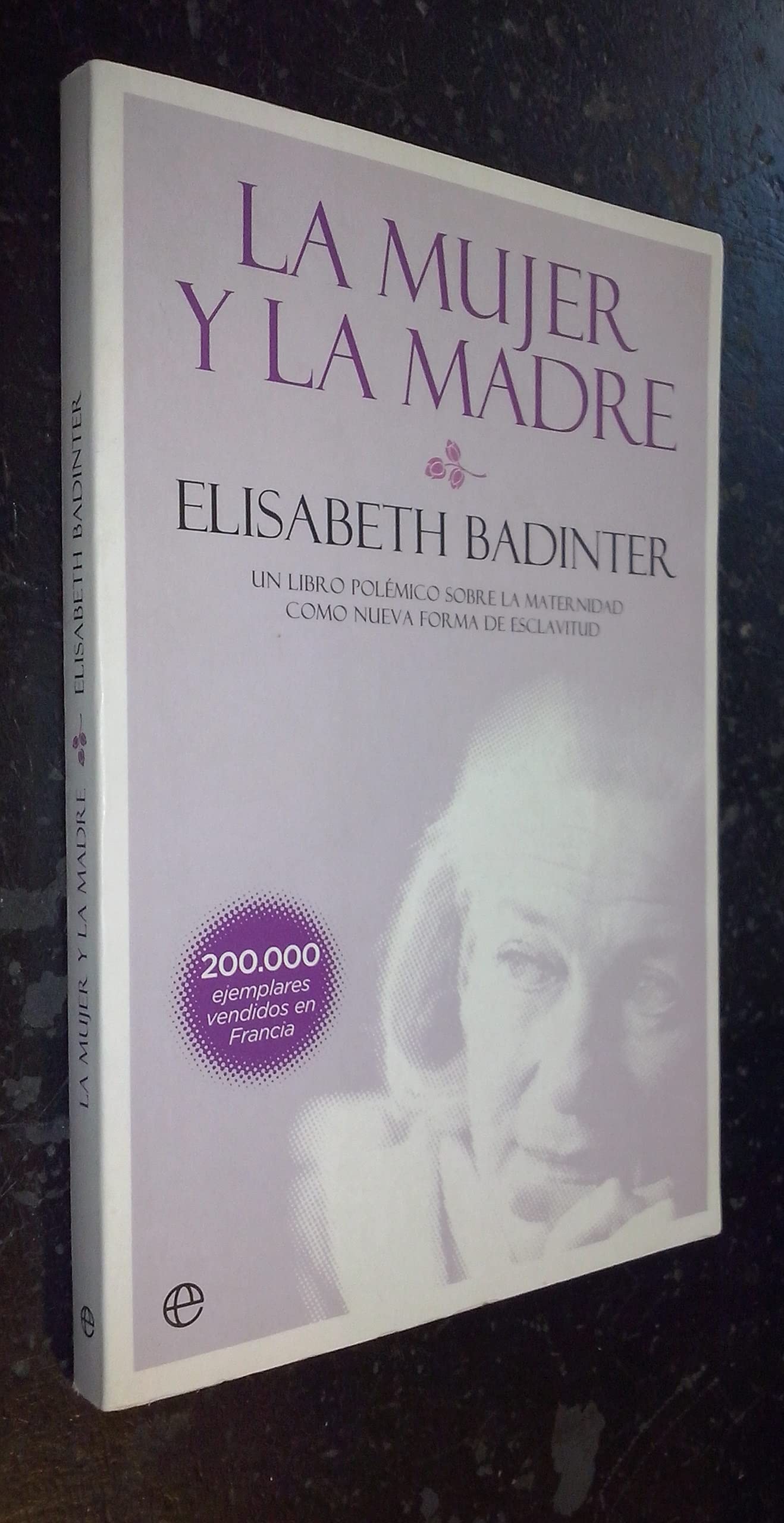 La mujer y la madre : un libro polémico sobre la maternidad como nueva forma de esclavitud book