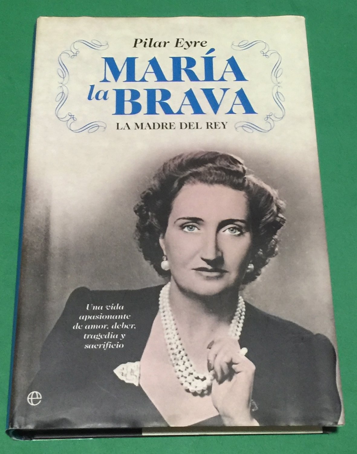 María la brava : la madre del rey : una vida apasionante de amor, deber, tragedia y sacrificio Books