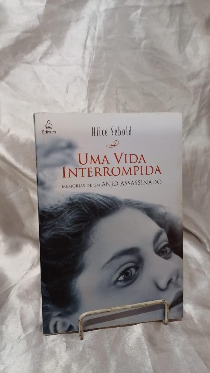 Uma Vida Interrompida. Memorias de Um Anjo Assassinado (Em Portuguese do Brasil) Books