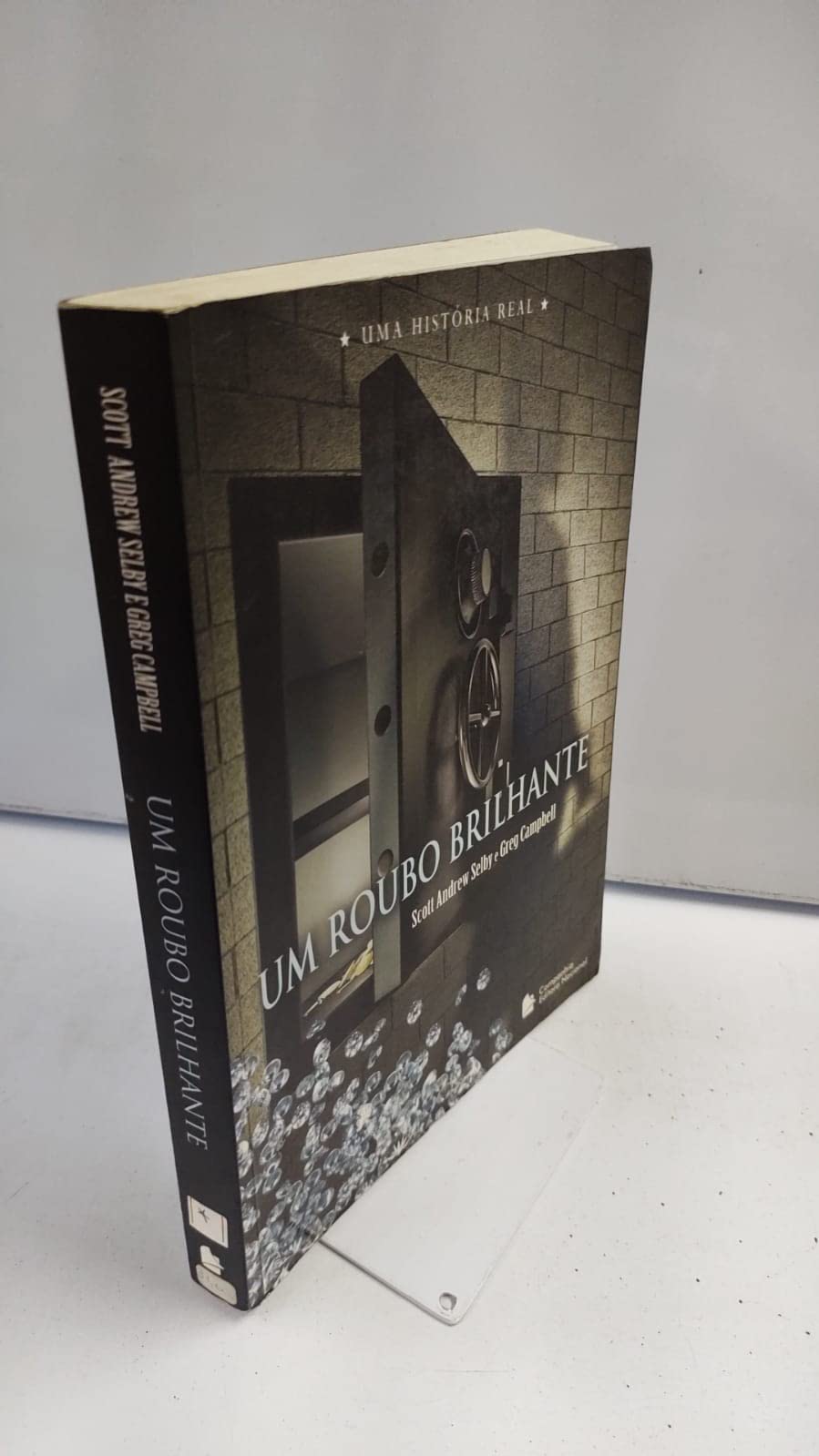 Um Roubo Brilhante. A Historia Do Maior Roubo De Todos Os Tempos (Em Portuguese do Brasil) Books