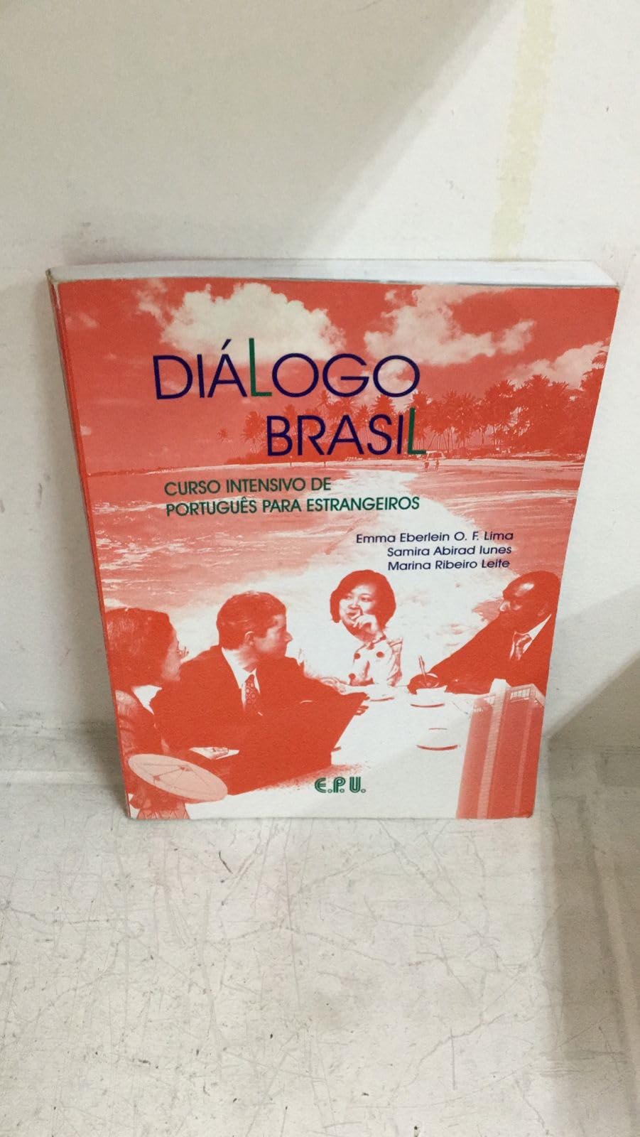 Diálogo Brasil livro texto : Curso intensivo de portugues para estrangeiros book