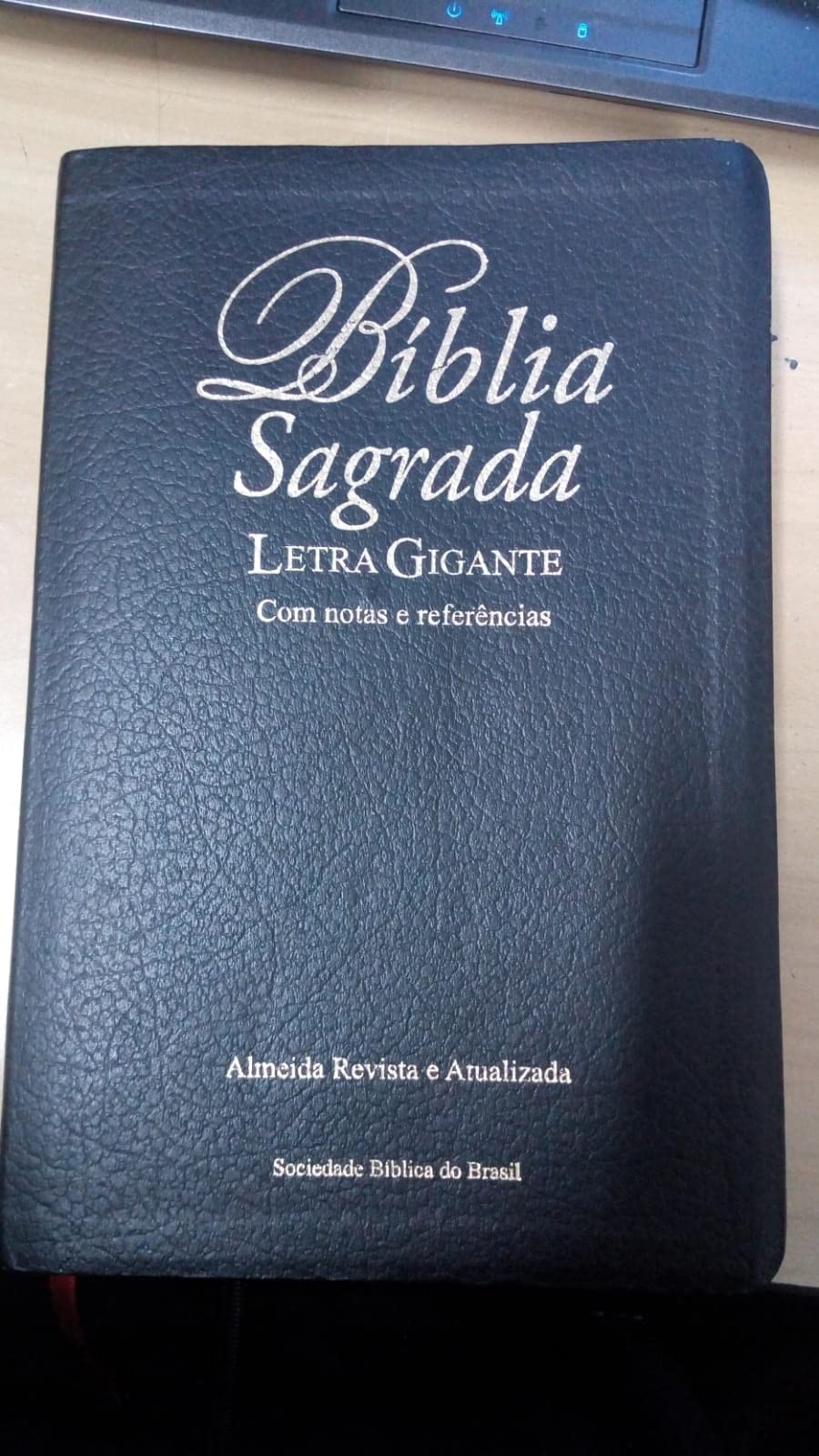 Biblia Sagrada Branca Luxo – Letra Gigante – Com Notas E Referencias – Almeida Revista e Atualizada (Em Portugues do Brasil) book