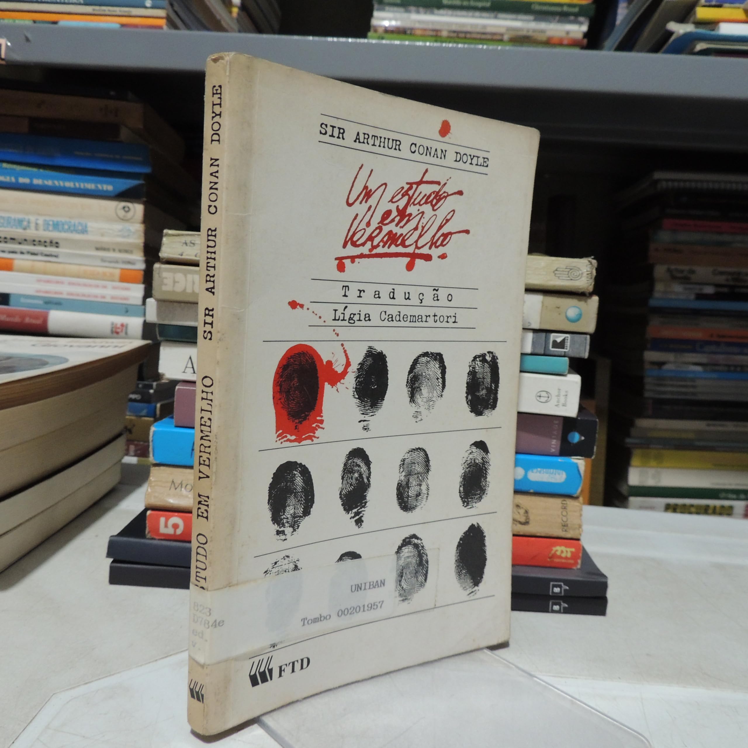 Estudo em Vermelho, Um Books