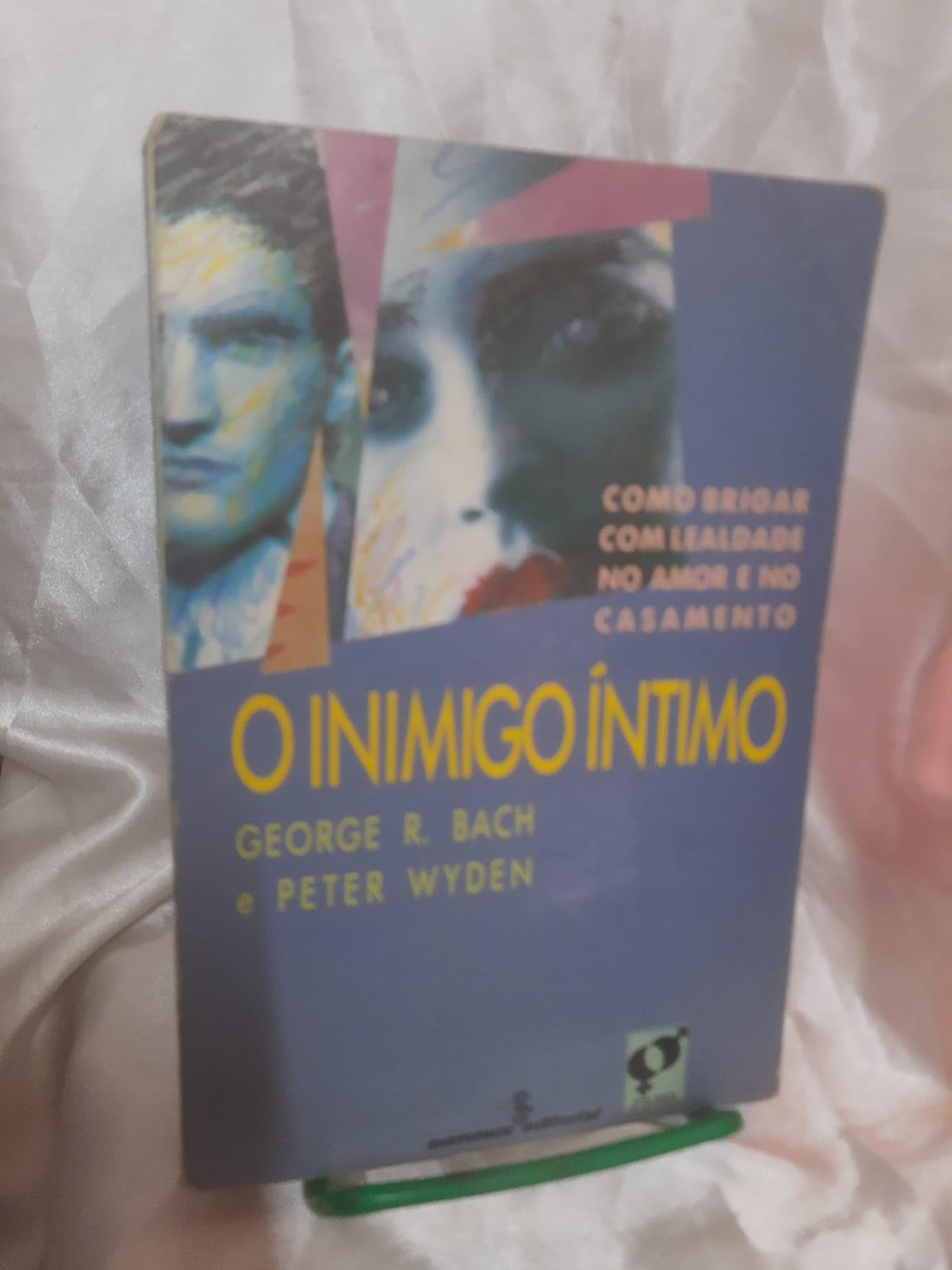 O Inimigo Íntimo. Como Brigar Com Lealdade No Amor E No Casamento (Em Portuguese do Brasil) Books