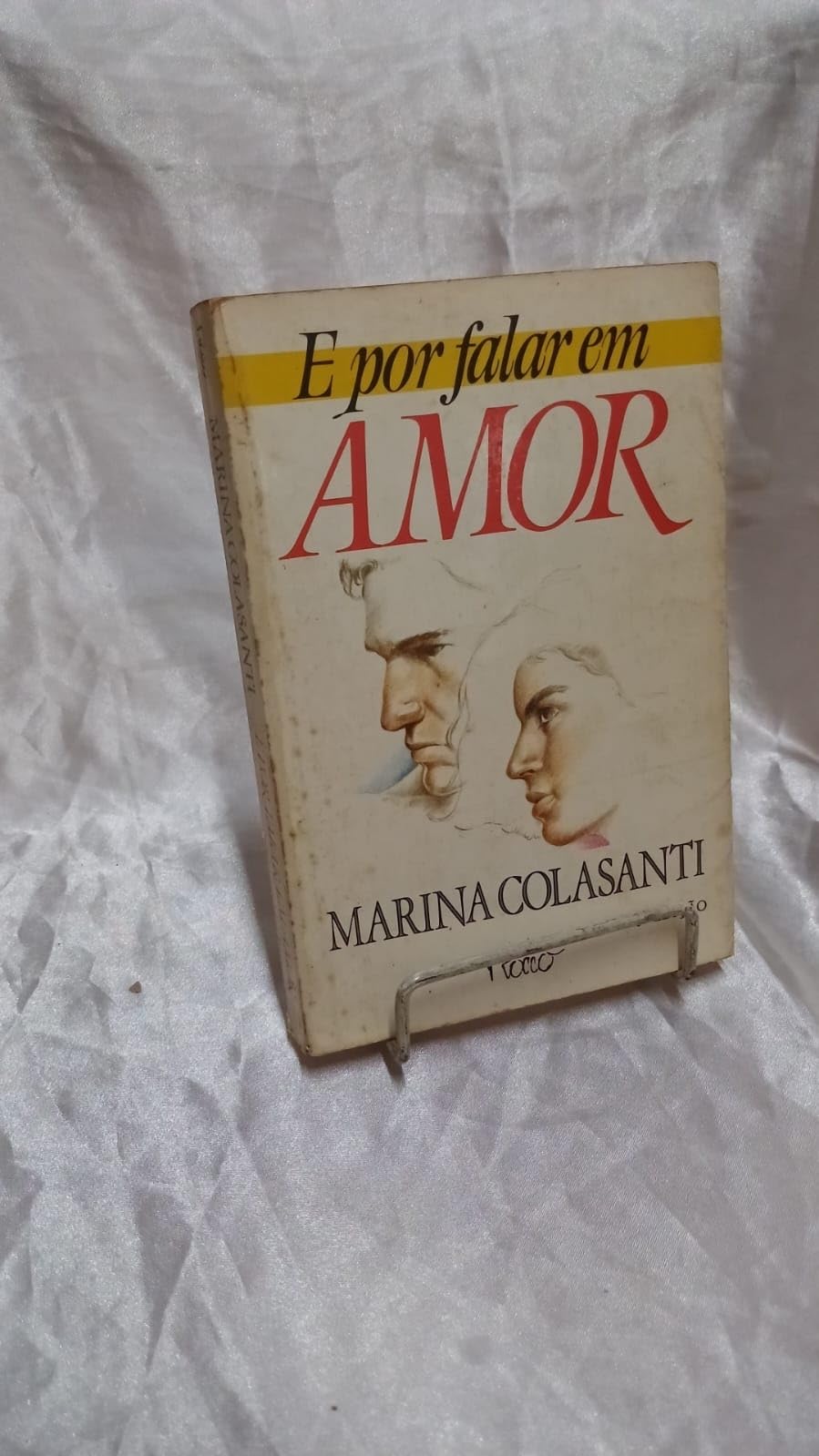 E Por Falar Em Amor (Em Portuguese do Brasil) Books