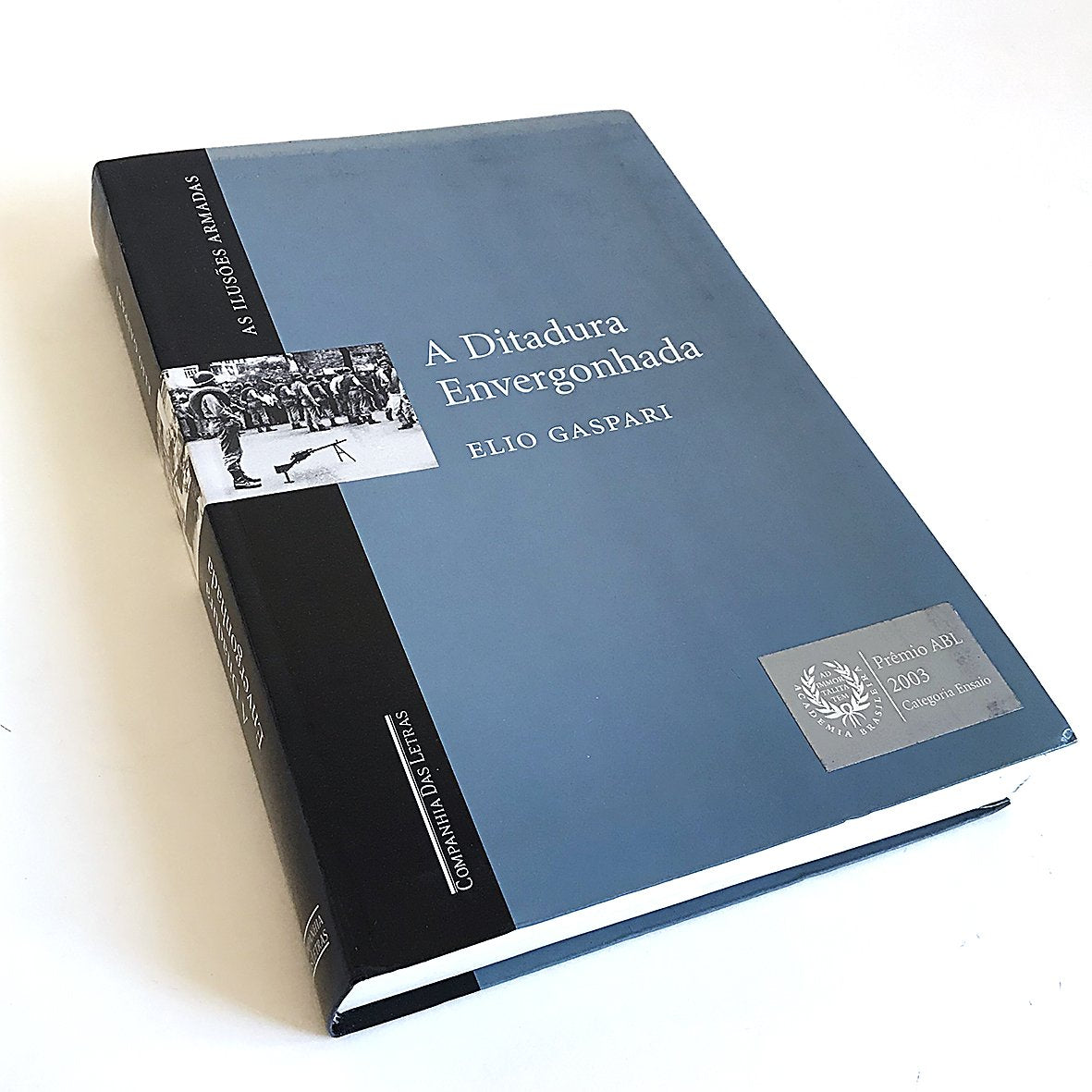 DITADURA ENVERGONHADA (AS ILUSÕES ARMADAS), A (Em Portuguese do Brasil) book