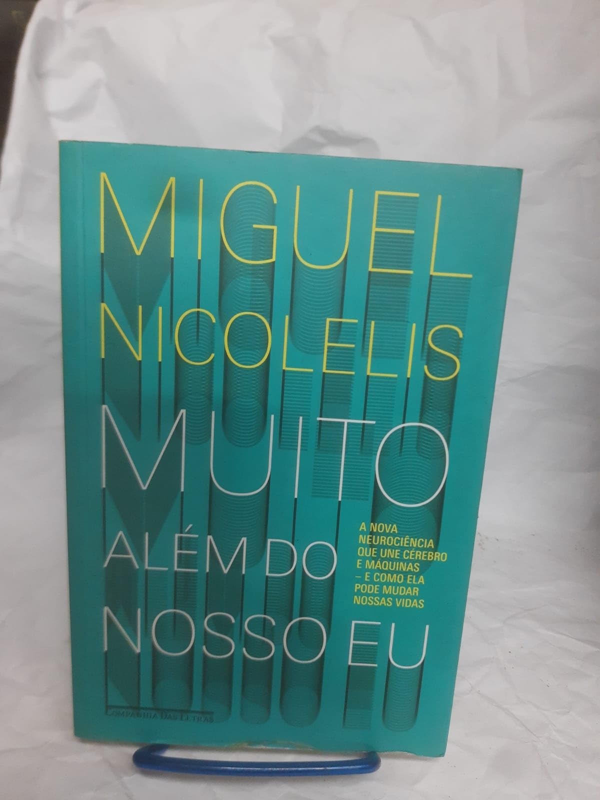 MUITO ALÉM DO NOSSO EU (Em Portuguese do Brasil) Books