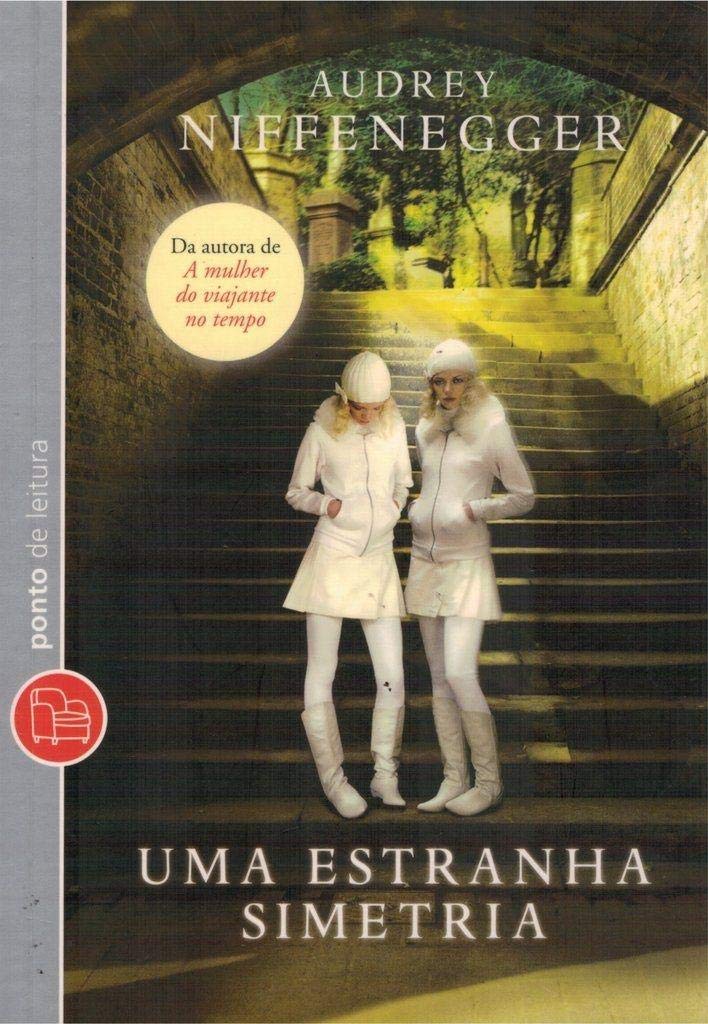 Uma Estranha Simetria (Em Portuguese do Brasil) book
