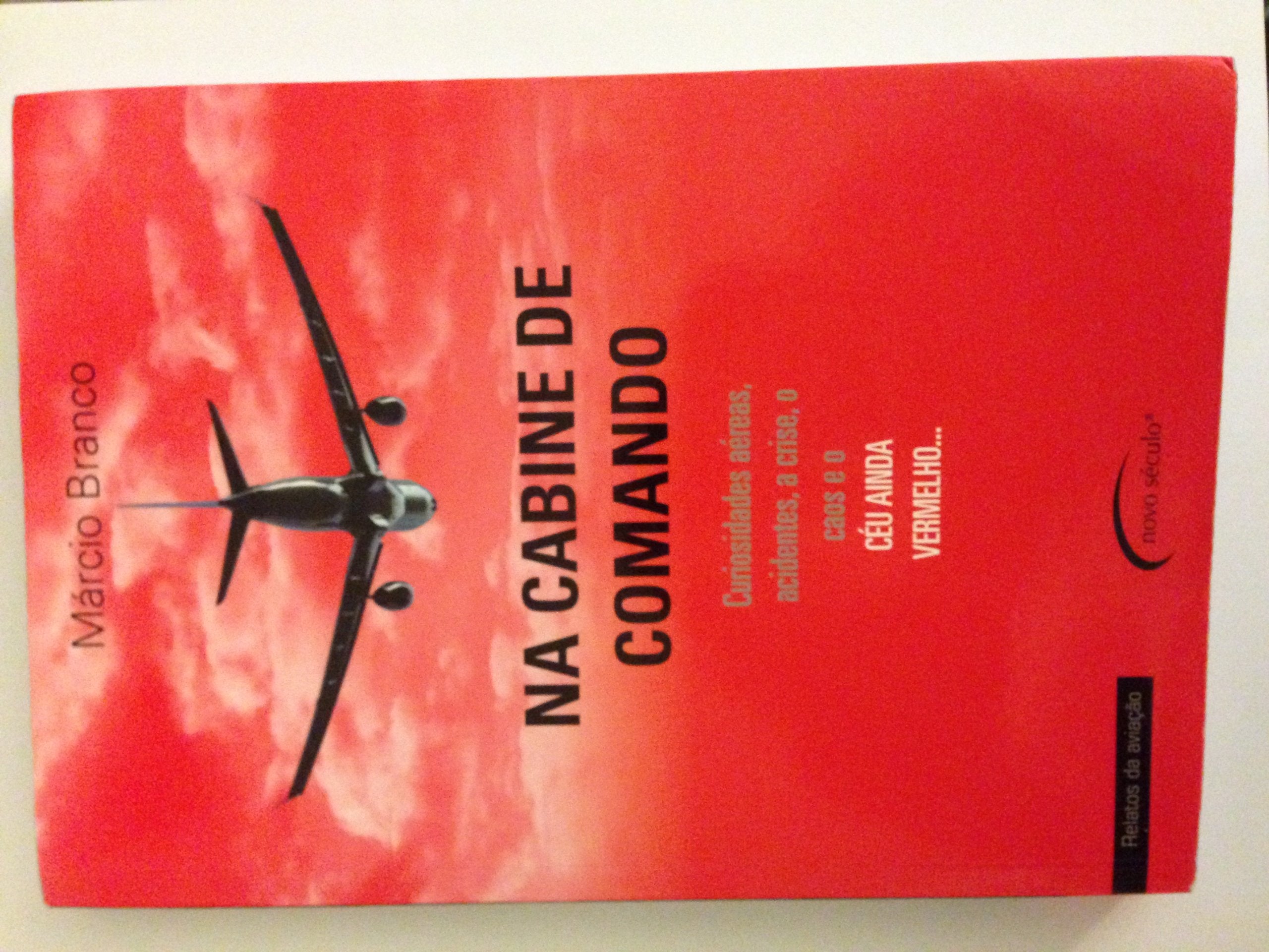 Na Cabine de Comando. Curiosidades Aéreas, Acidentes, a Crise, o Caos e o Céu Ainda Vermelho... book