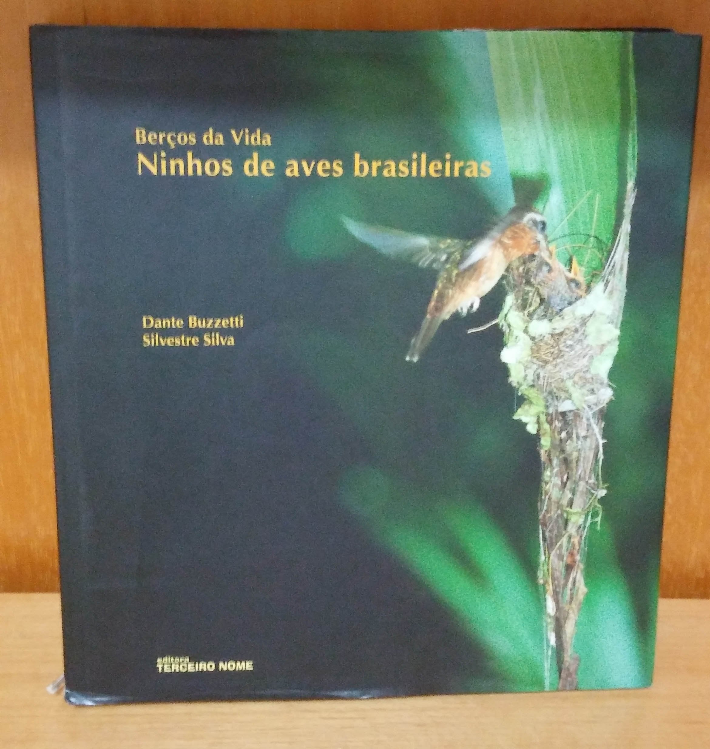 Berços Da Vida. Ninhos De Aves Brasileiras (Em Portuguese do Brasil) book