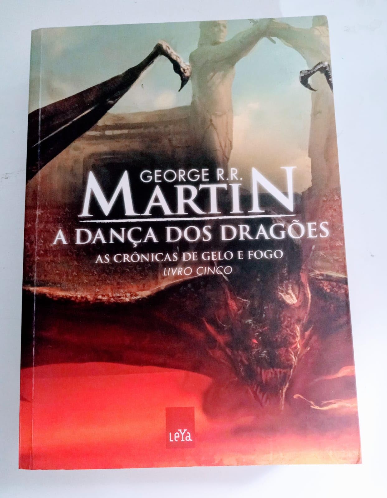 A Dança Dos Dragões - Coleção As Crônicas De Gelo E Fogo. Volume 5 (Em Portuguese do Brasil) Books