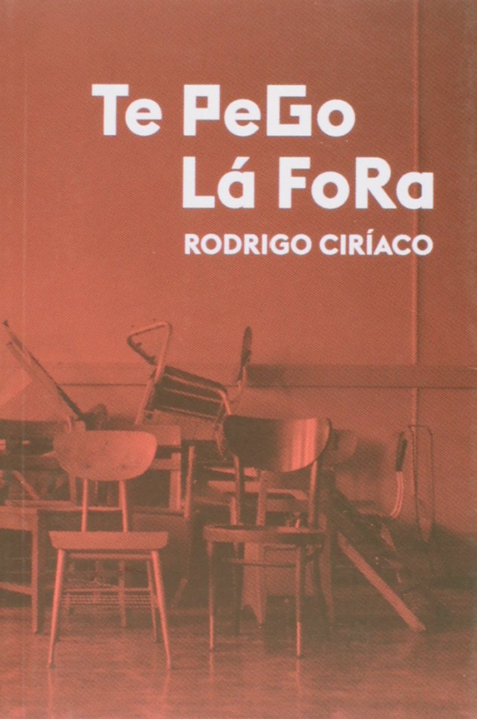Te Pego Lá Fora (Em Portuguese do Brasil) Books